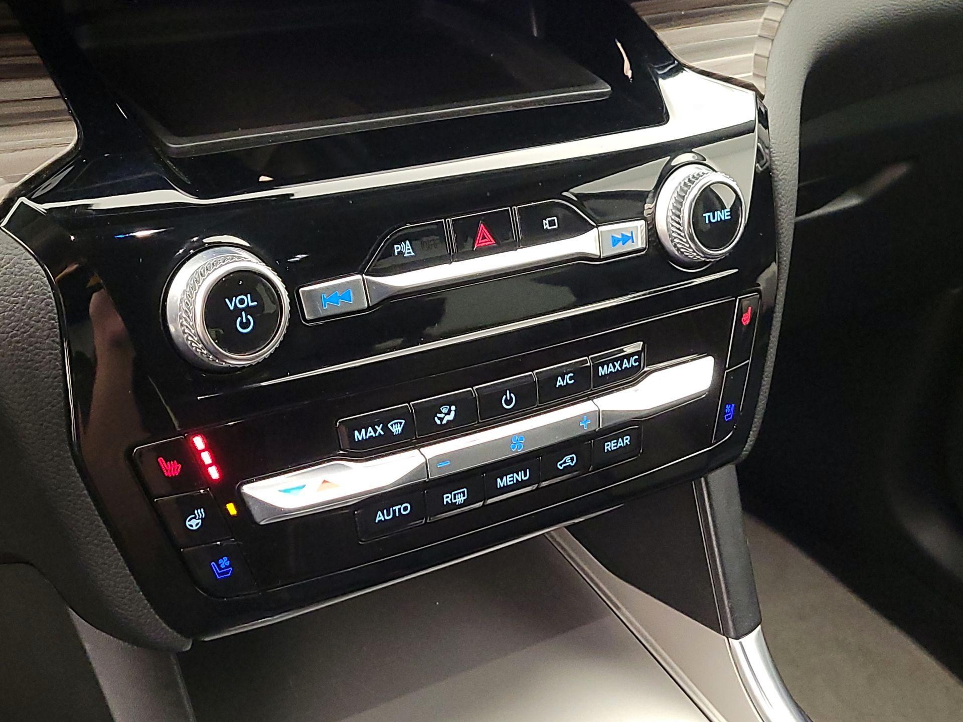 Thumbnail: 2023 Ford Explorer - 17