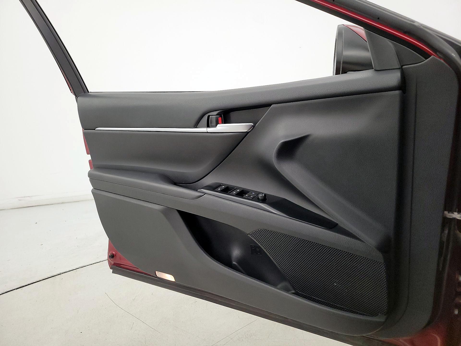 Thumbnail: 2018 Toyota Camry - 12