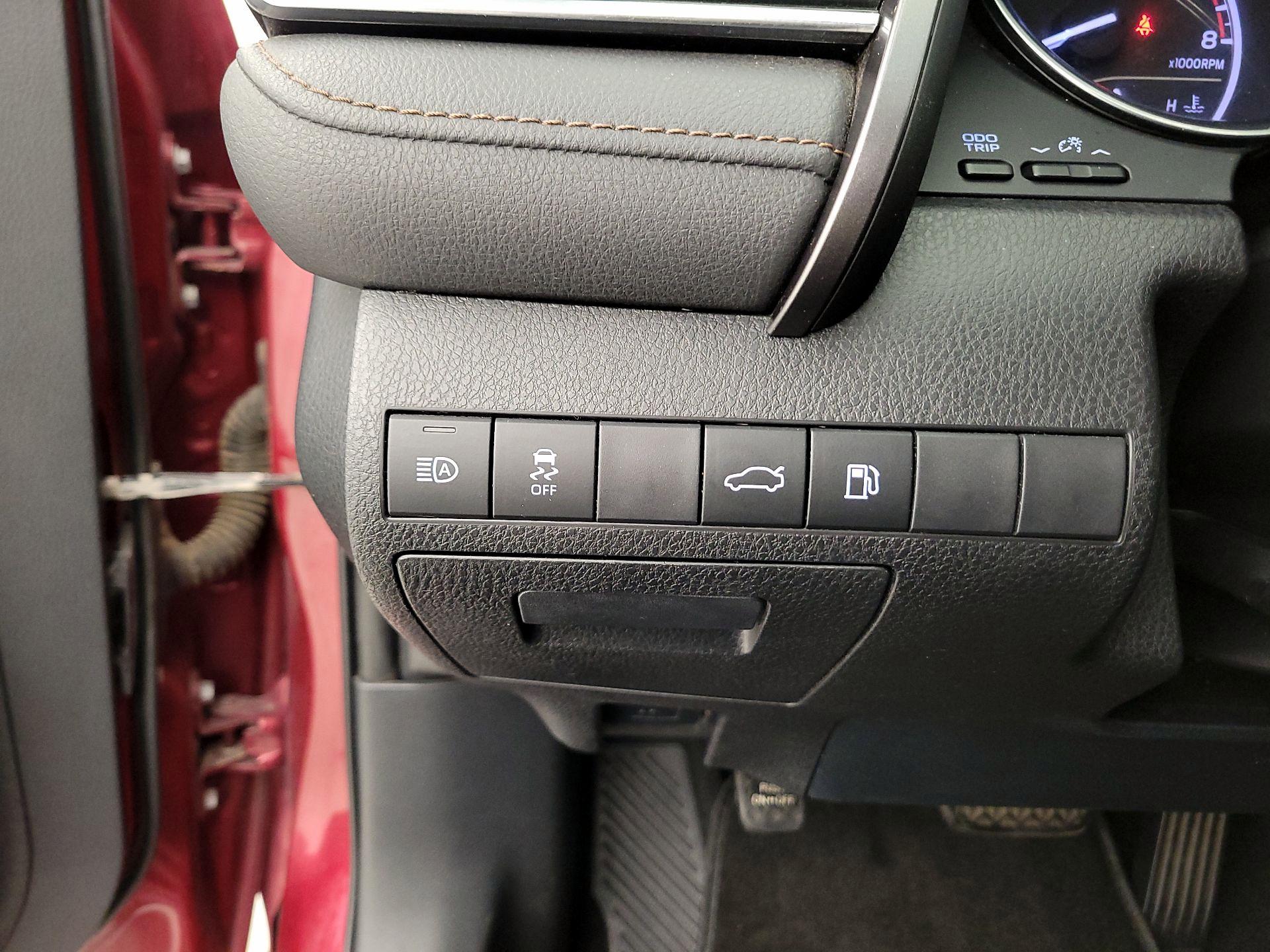 Thumbnail: 2018 Toyota Camry - 13