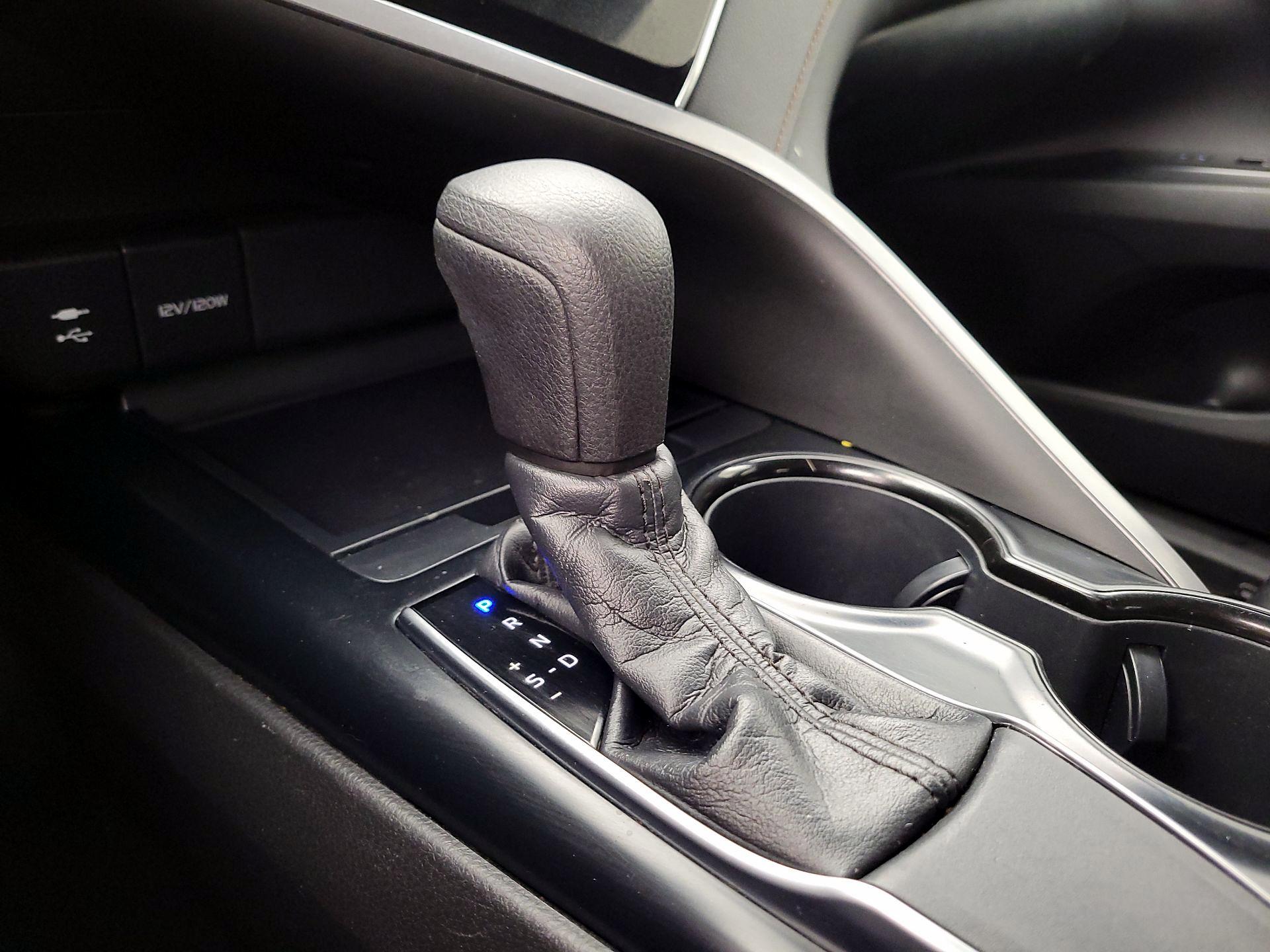 Thumbnail: 2018 Toyota Camry - 17