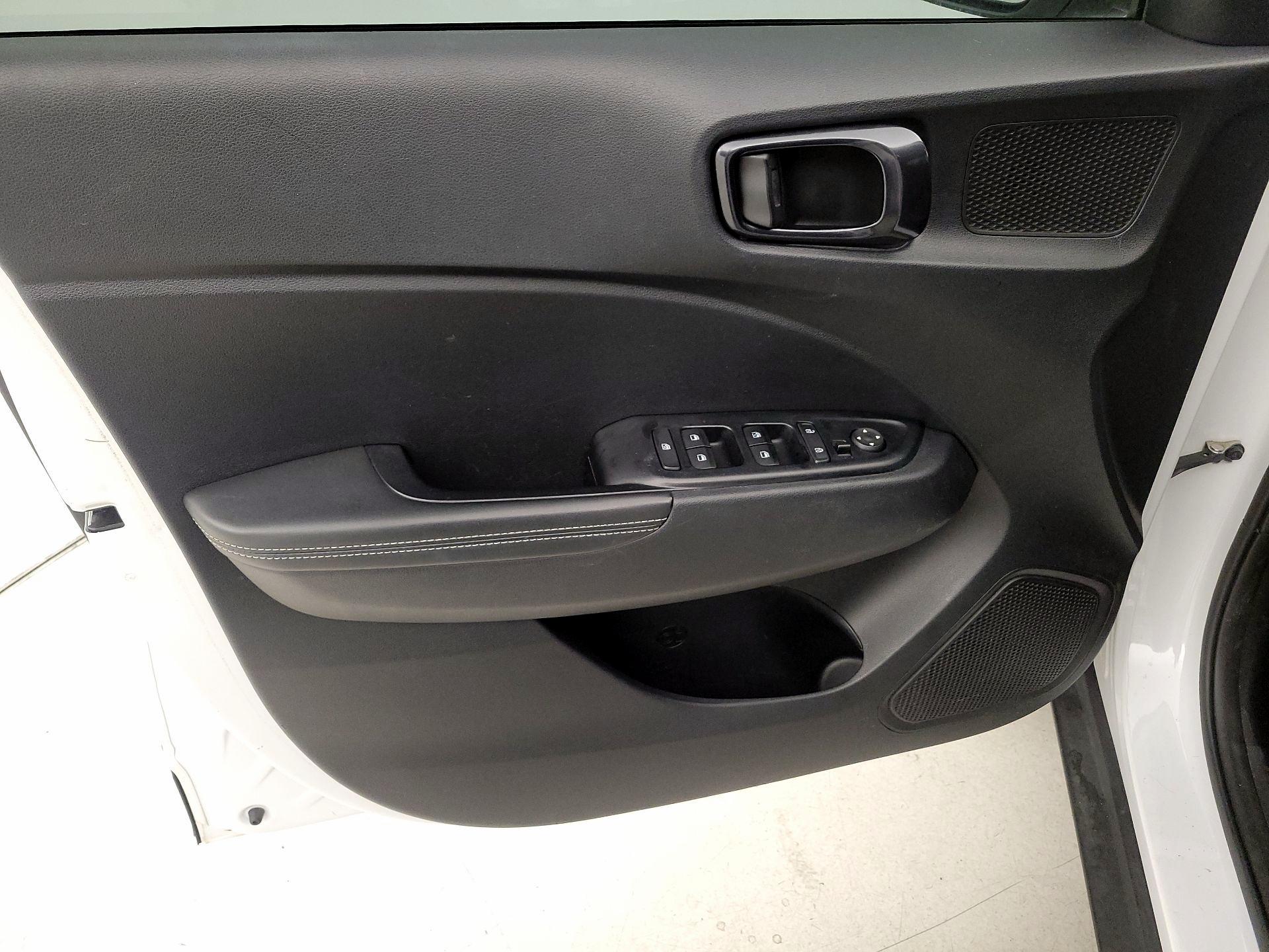 Thumbnail: 2023 Hyundai Venue - 12