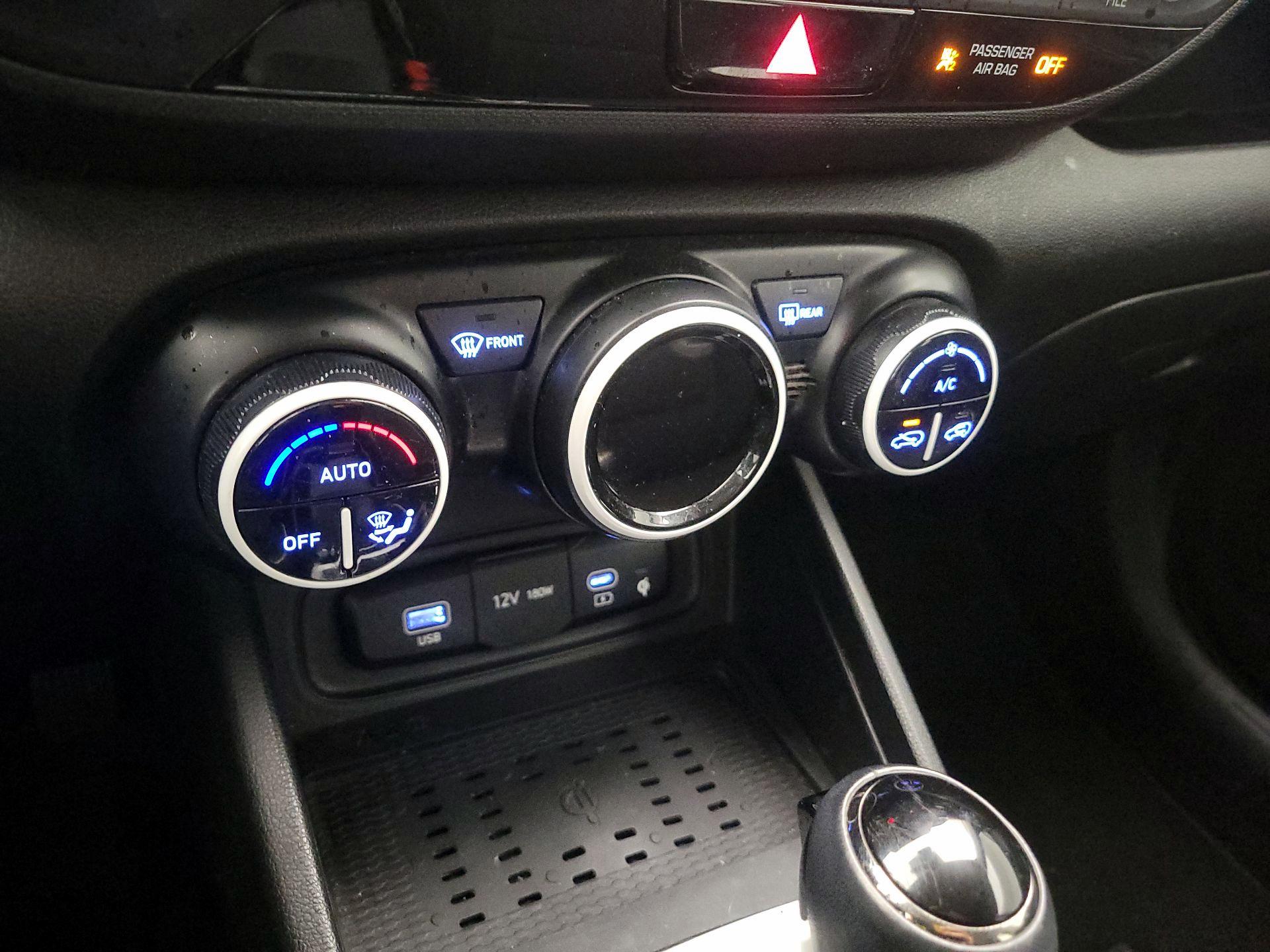 Thumbnail: 2023 Hyundai Venue - 17