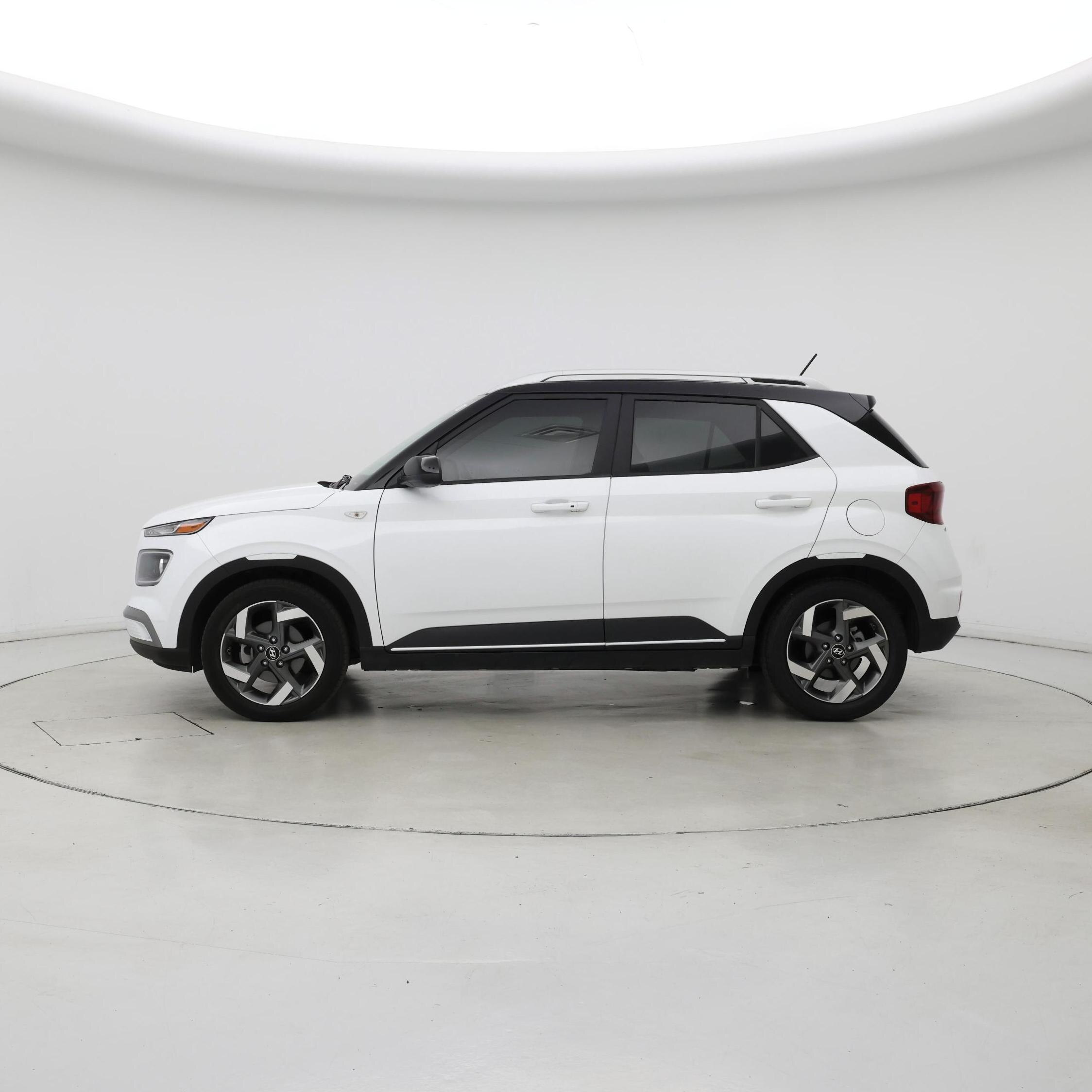 Thumbnail: 2023 Hyundai Venue - 3