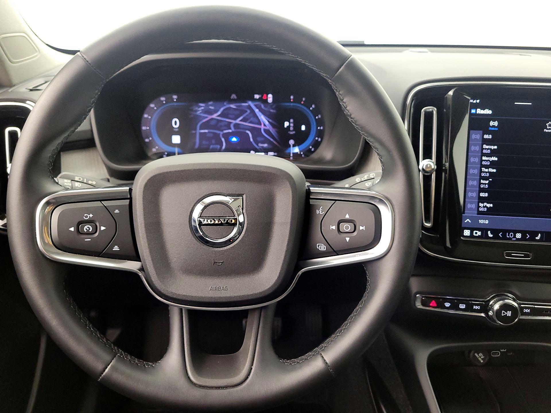 Thumbnail: 2025 Volvo XC40 - 10