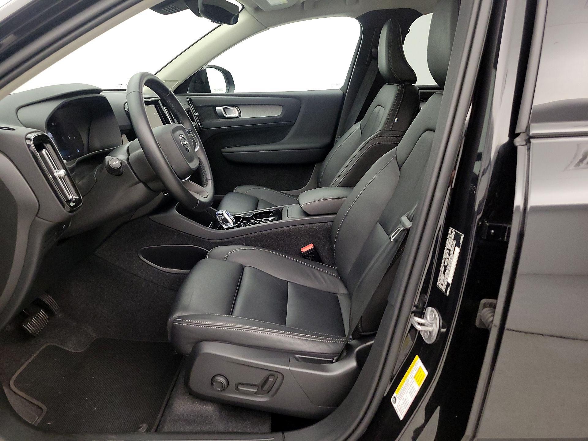 Thumbnail: 2025 Volvo XC40 - 11