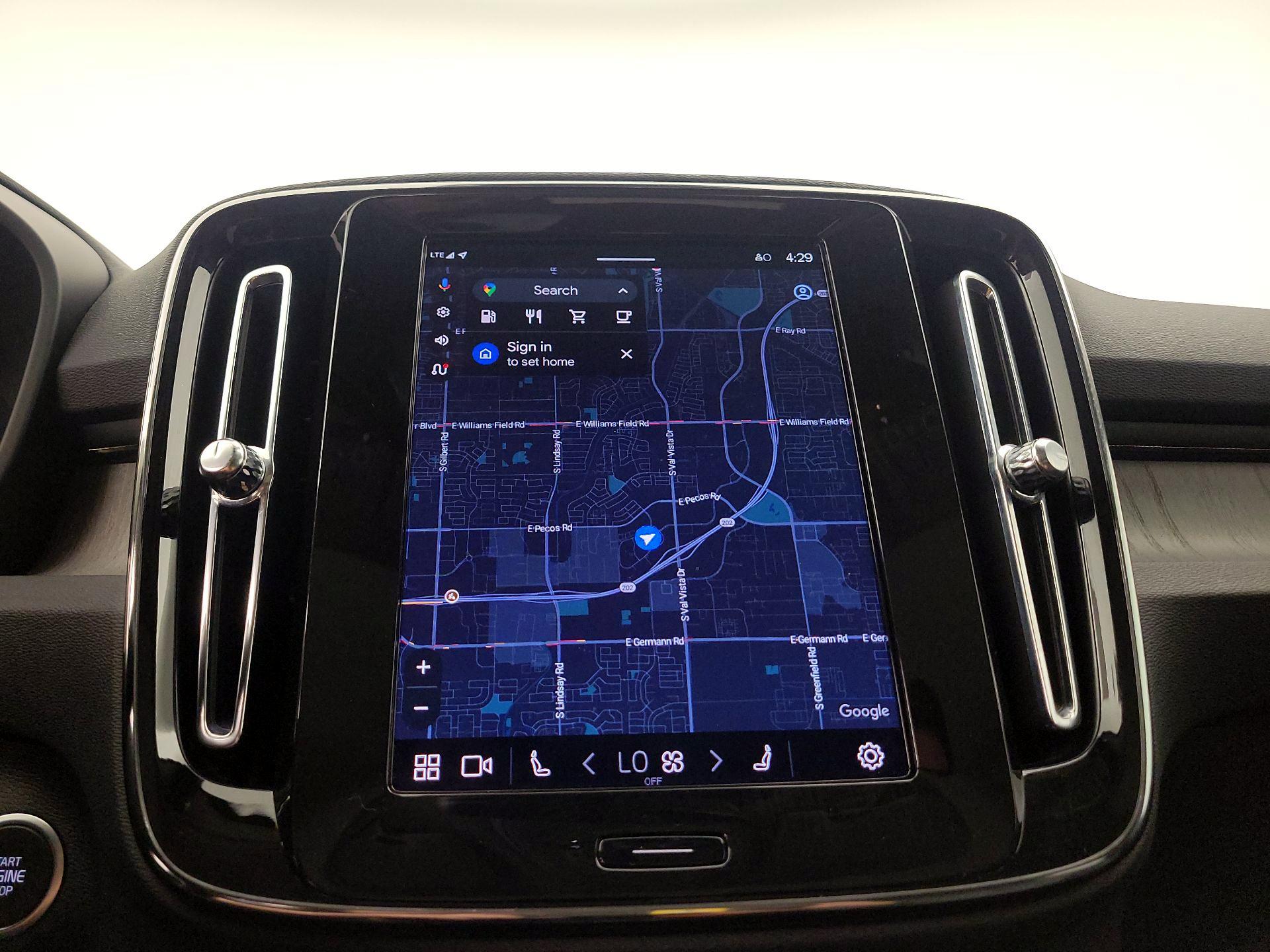 Thumbnail: 2025 Volvo XC40 - 14