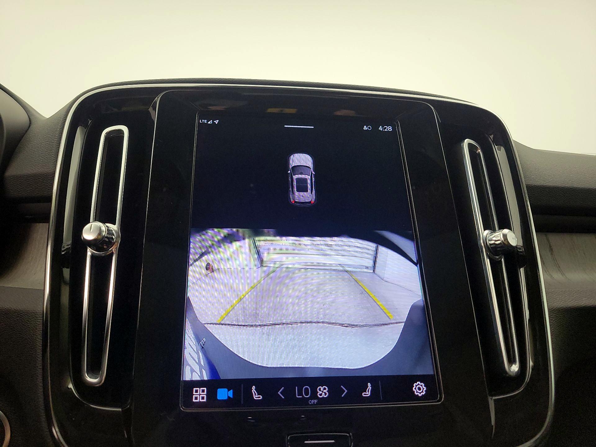 Thumbnail: 2025 Volvo XC40 - 15