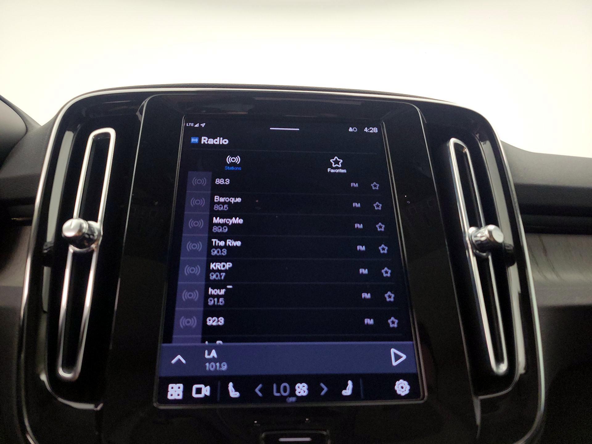 Thumbnail: 2025 Volvo XC40 - 16