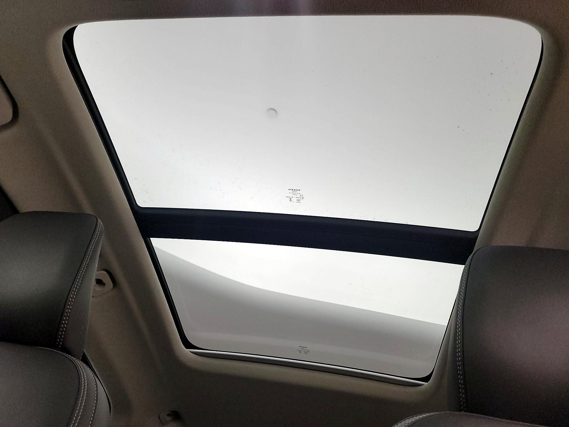 Thumbnail: 2025 Volvo XC40 - 20