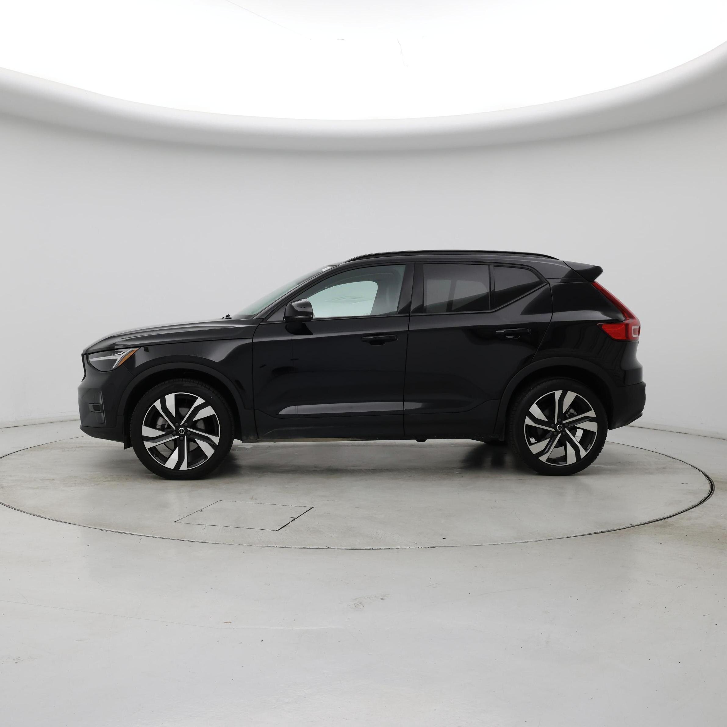 Thumbnail: 2025 Volvo XC40 - 3