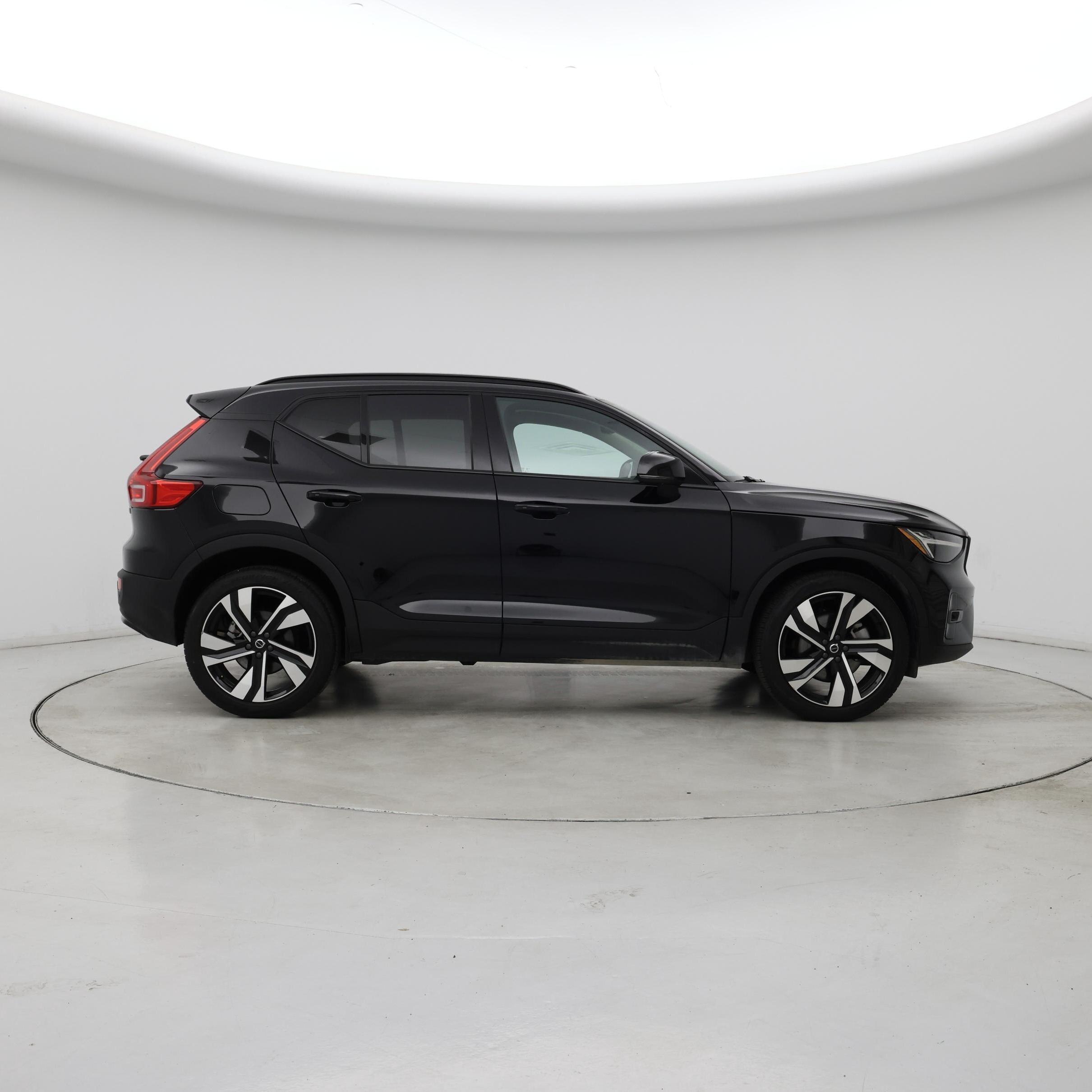 Thumbnail: 2025 Volvo XC40 - 7