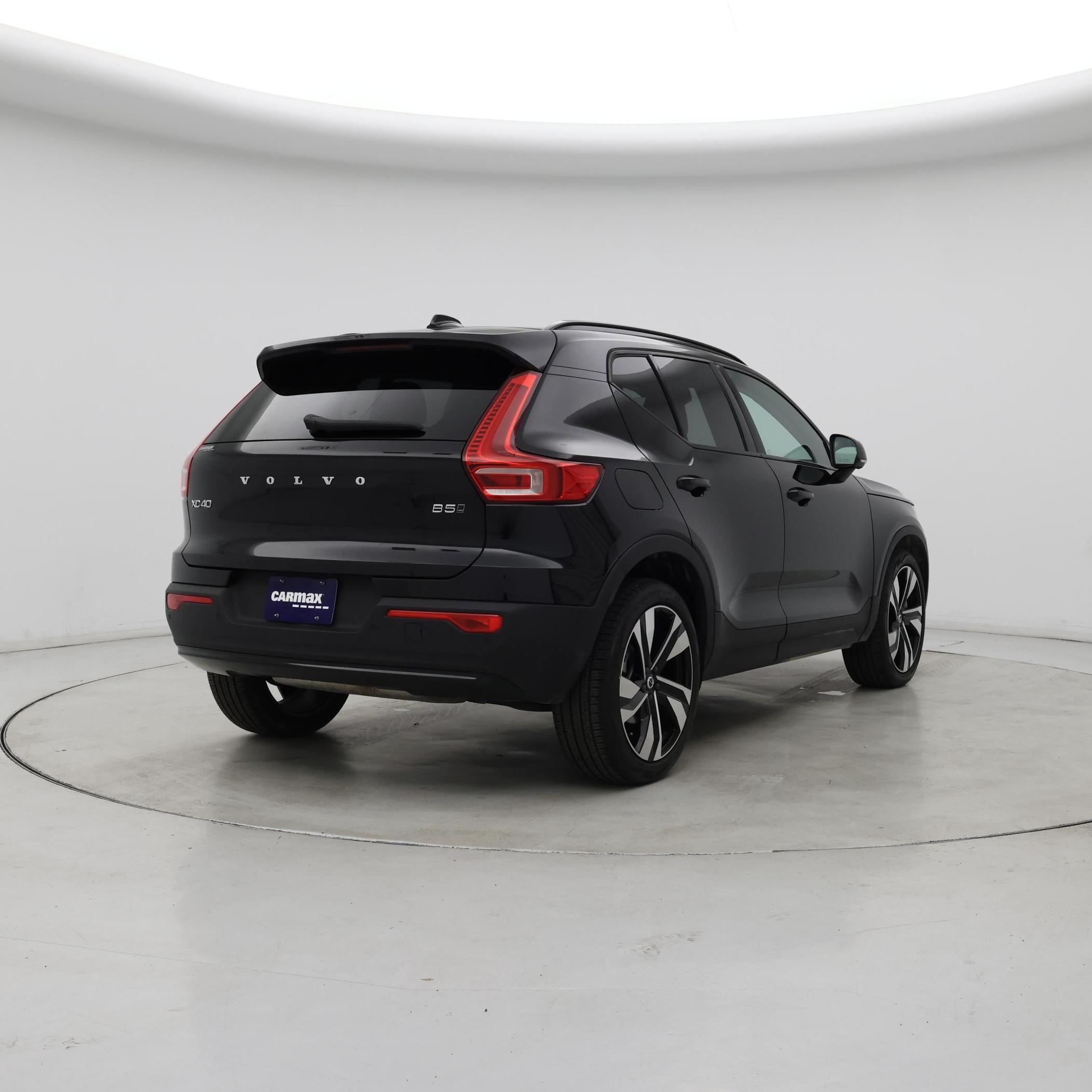 Thumbnail: 2025 Volvo XC40 - 8