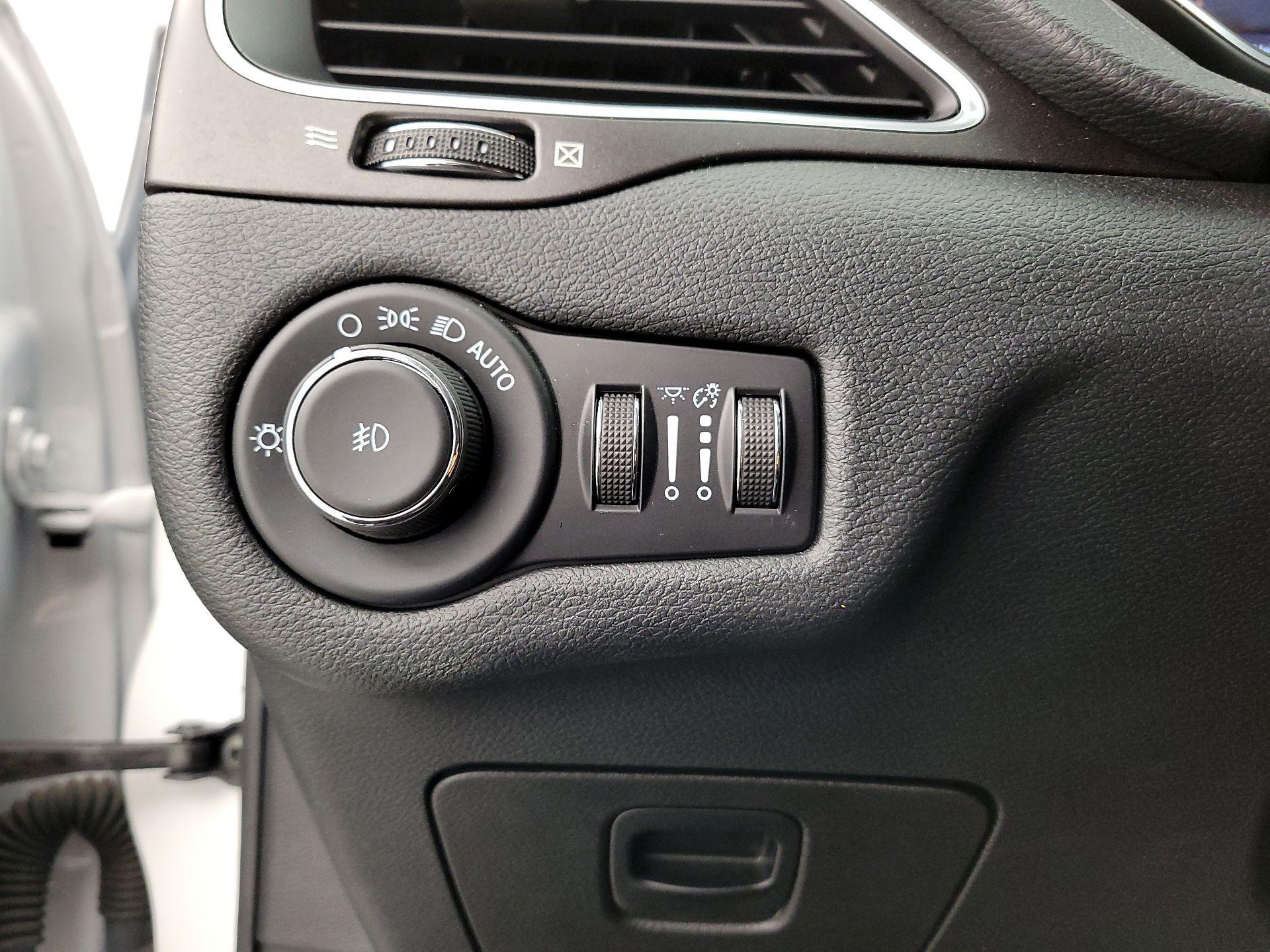 Thumbnail: 2022 Jeep Cherokee - 13