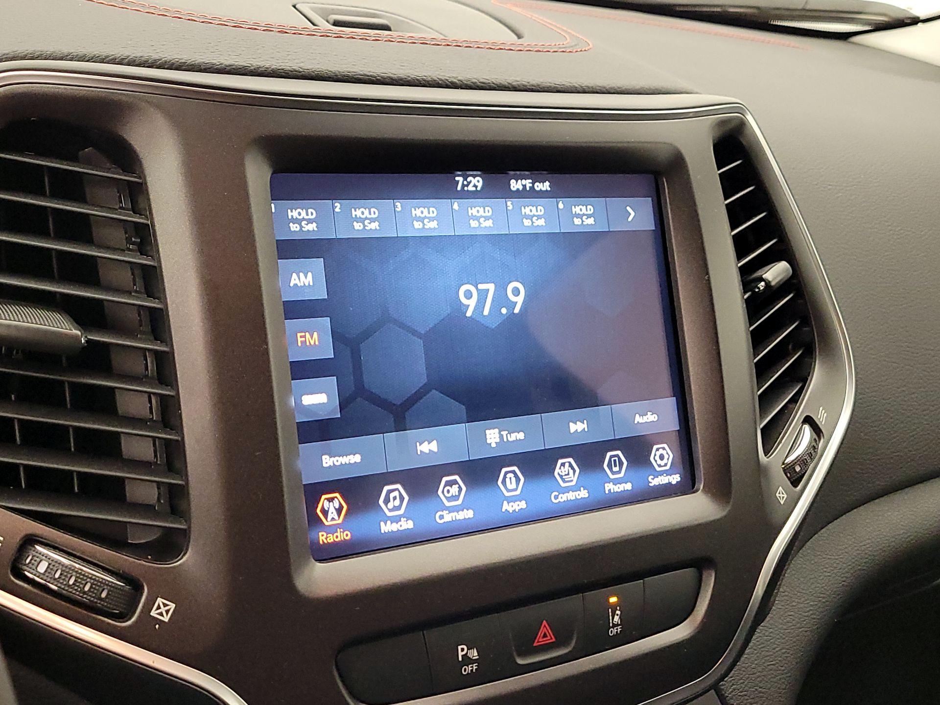 Thumbnail: 2022 Jeep Cherokee - 15