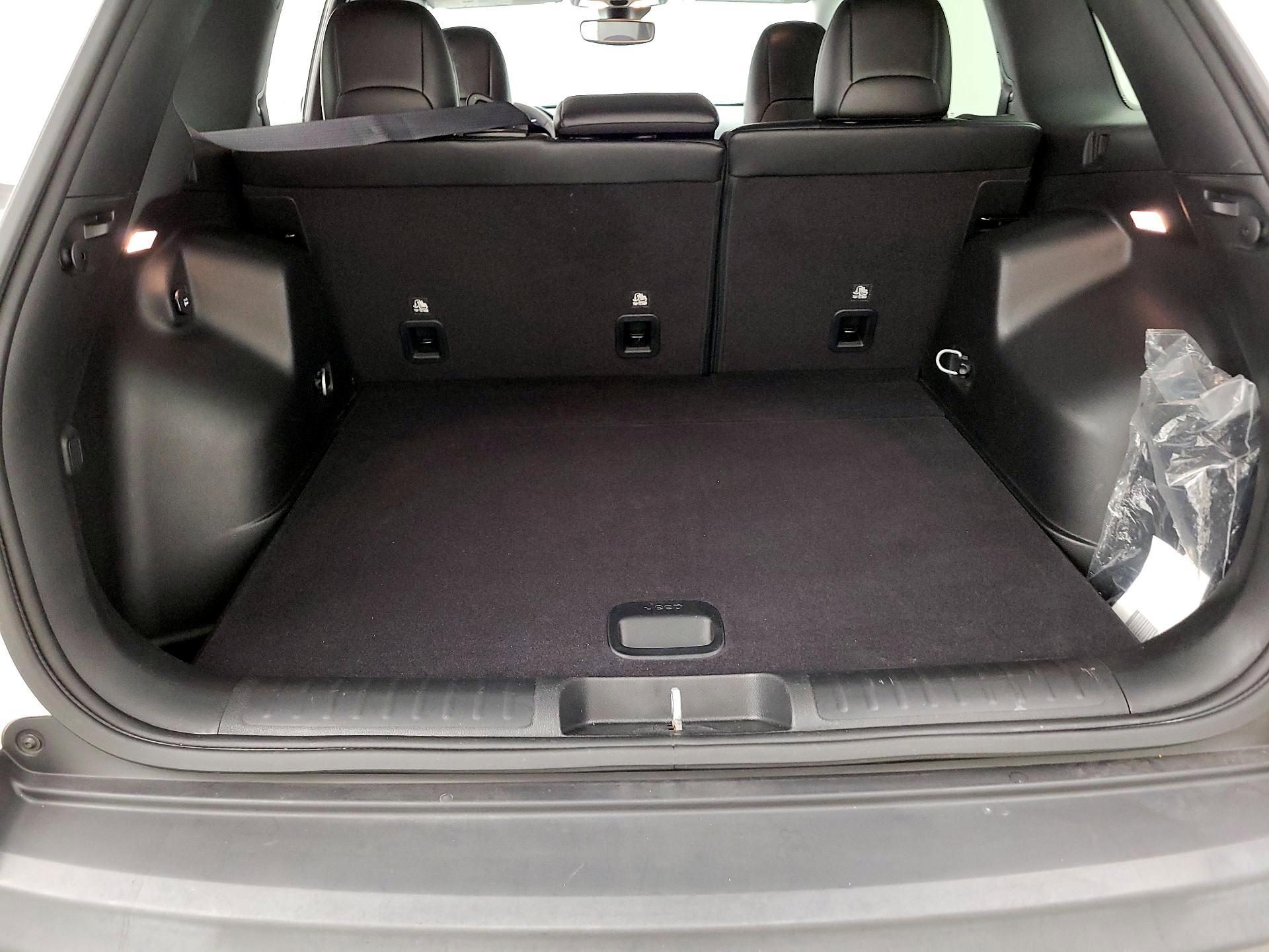 Thumbnail: 2022 Jeep Cherokee - 20