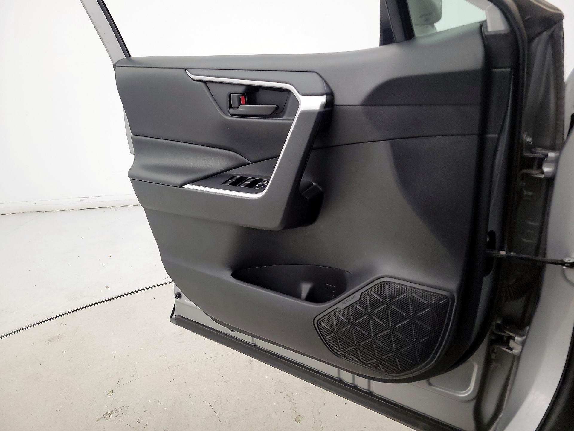 Thumbnail: 2019 Toyota RAV4 - 12