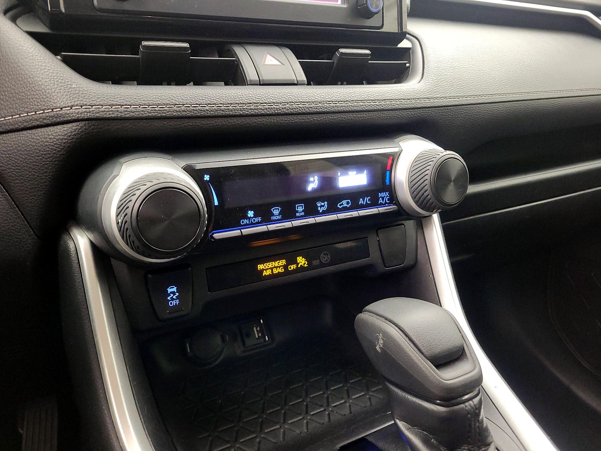 Thumbnail: 2019 Toyota RAV4 - 16