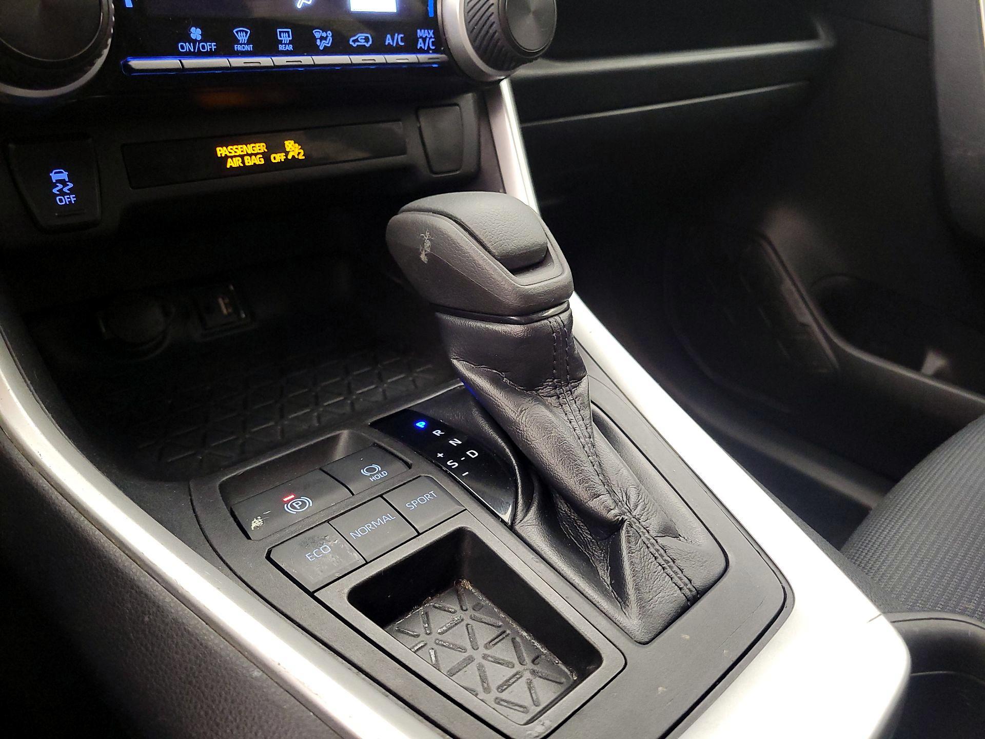 Thumbnail: 2019 Toyota RAV4 - 17