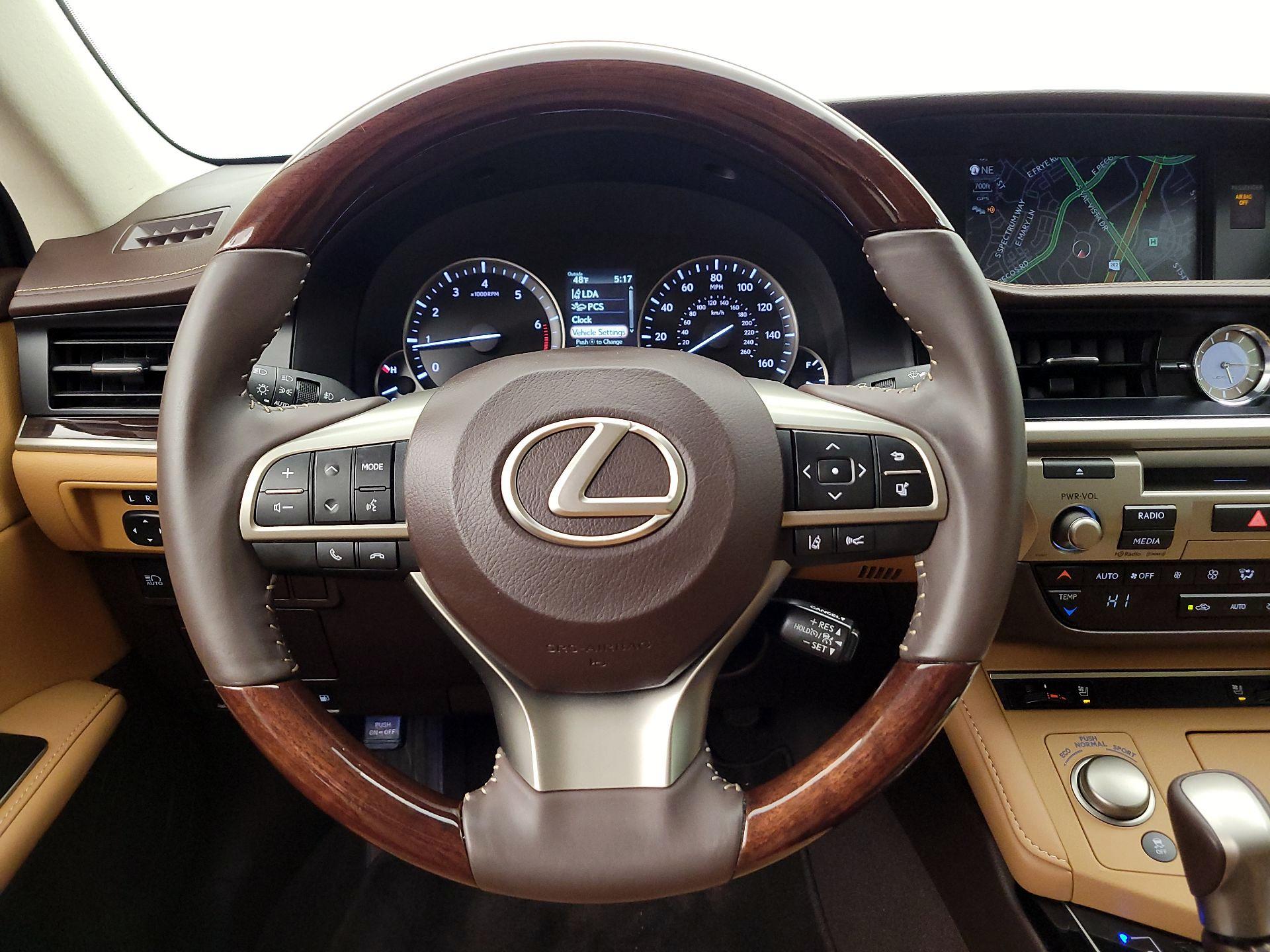 Thumbnail: 2018 Lexus ES - 10