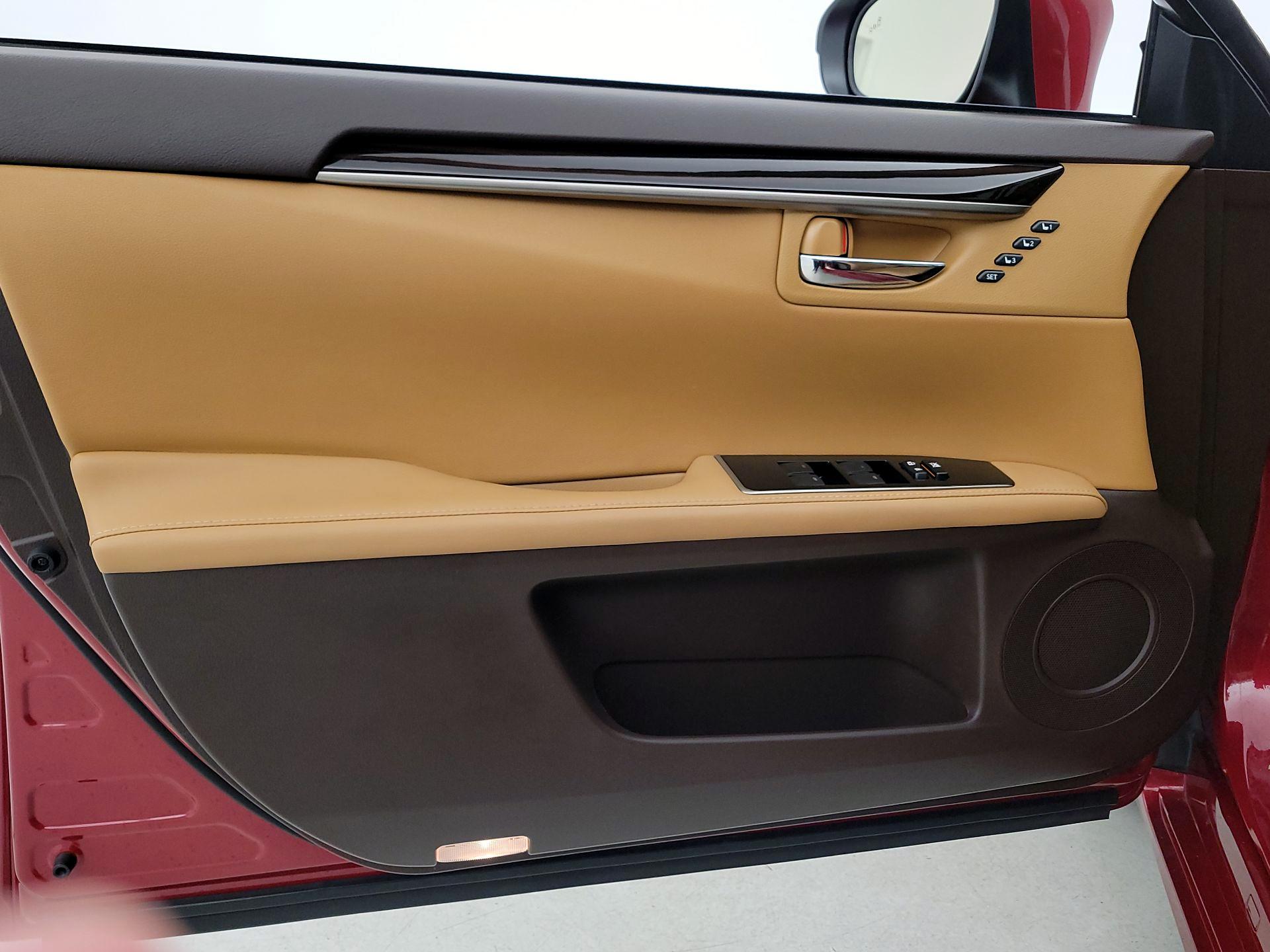 Thumbnail: 2018 Lexus ES - 12