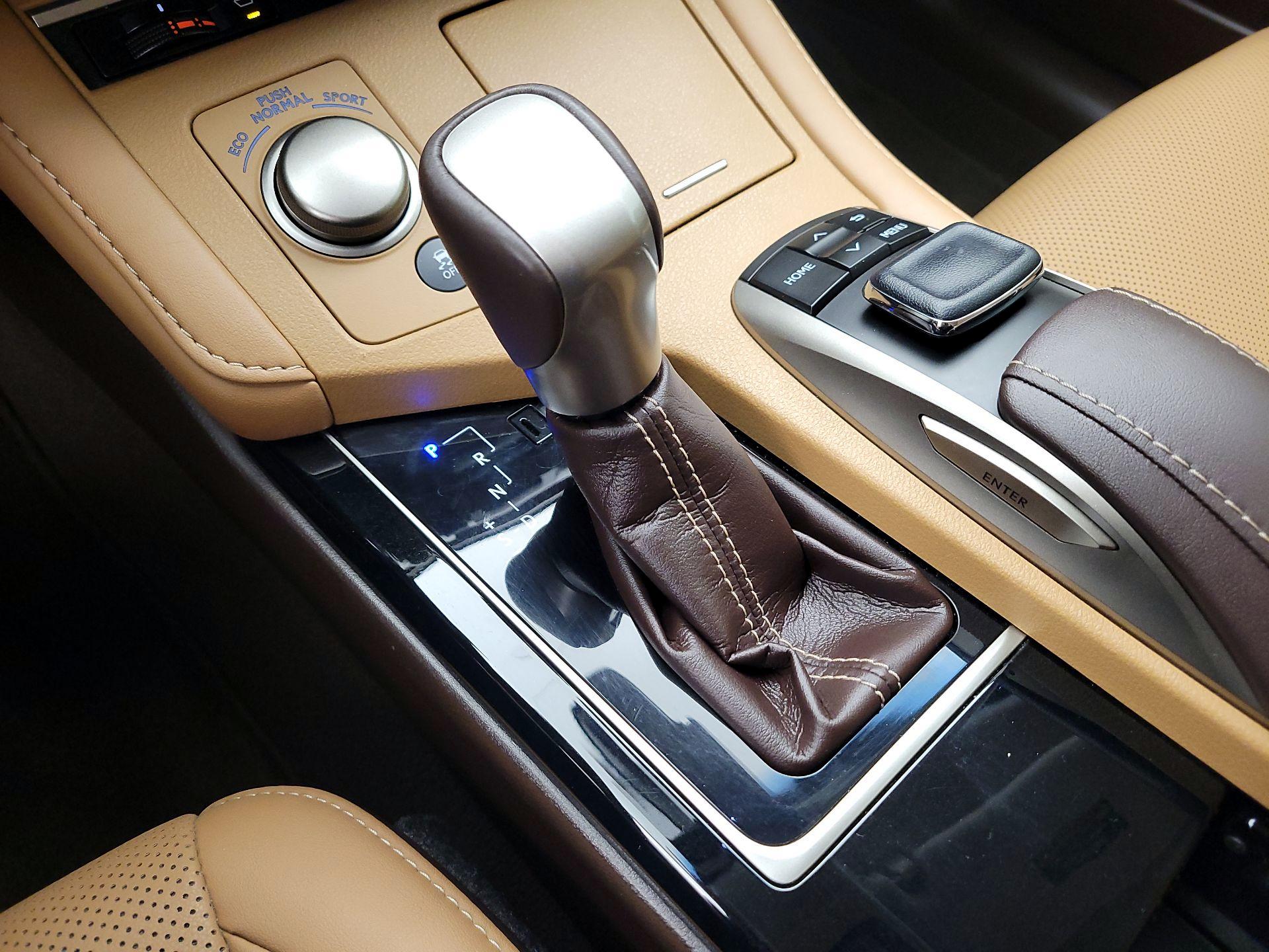 Thumbnail: 2018 Lexus ES - 18