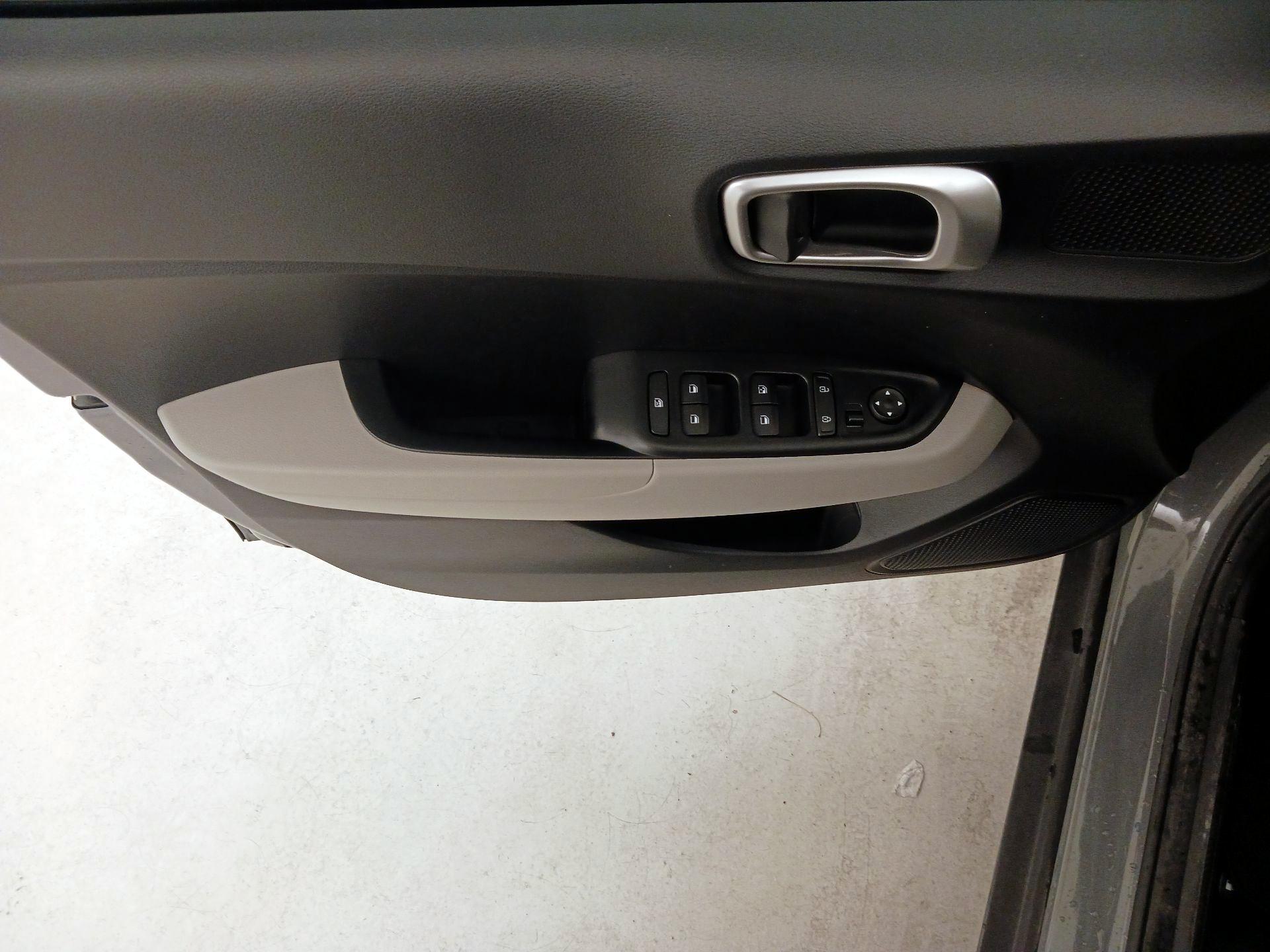 Thumbnail: 2023 Hyundai Venue - 12