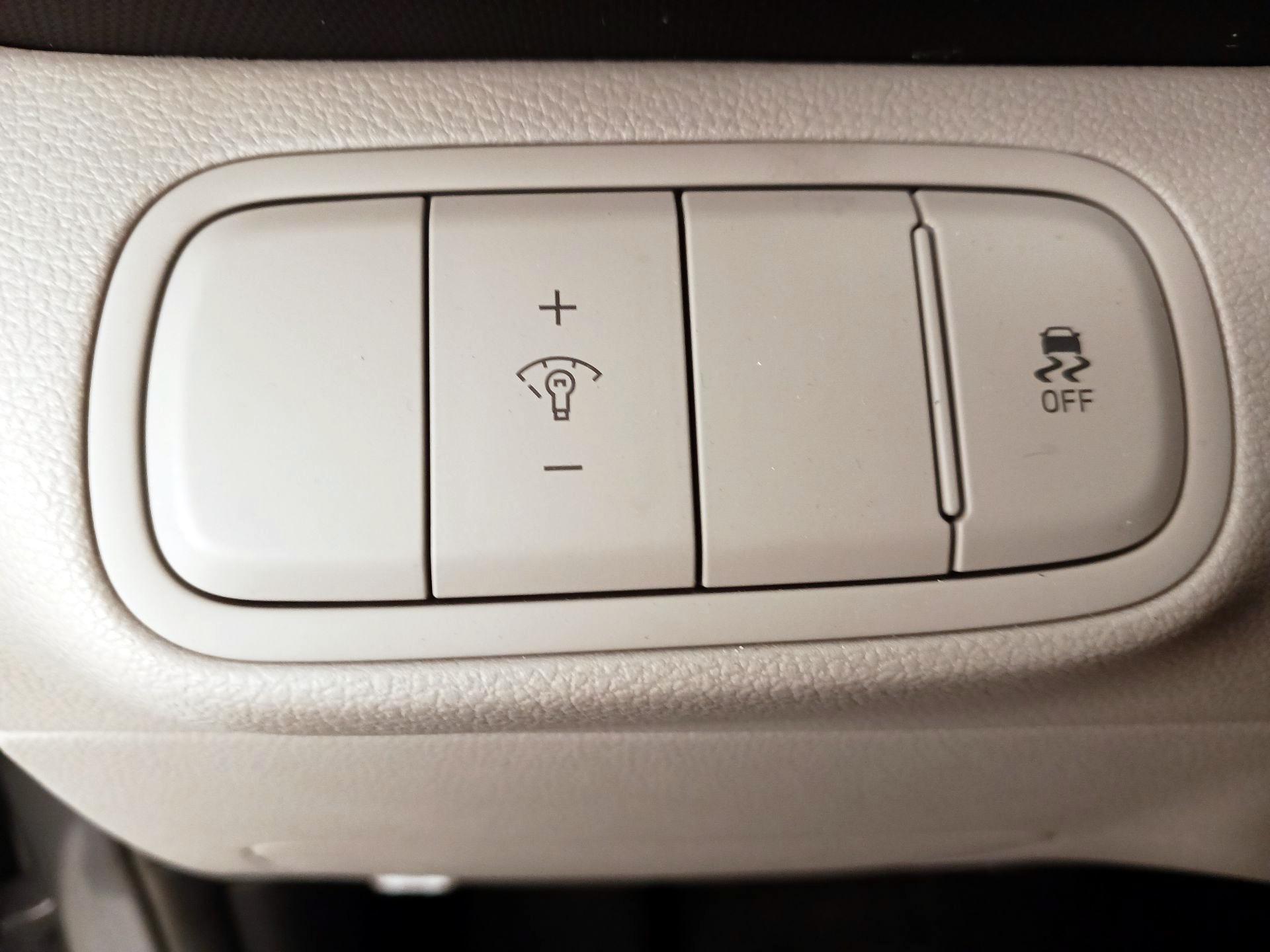 Thumbnail: 2023 Hyundai Venue - 13