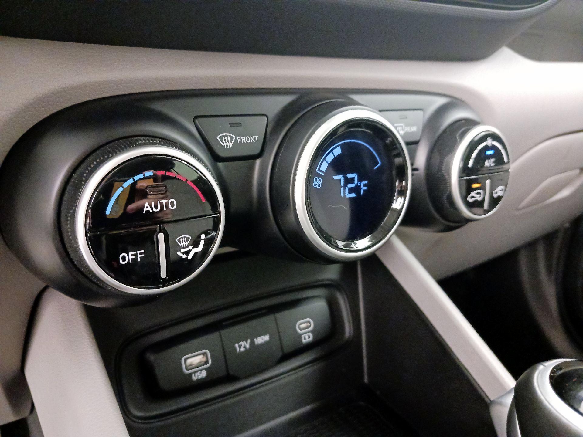 Thumbnail: 2023 Hyundai Venue - 16