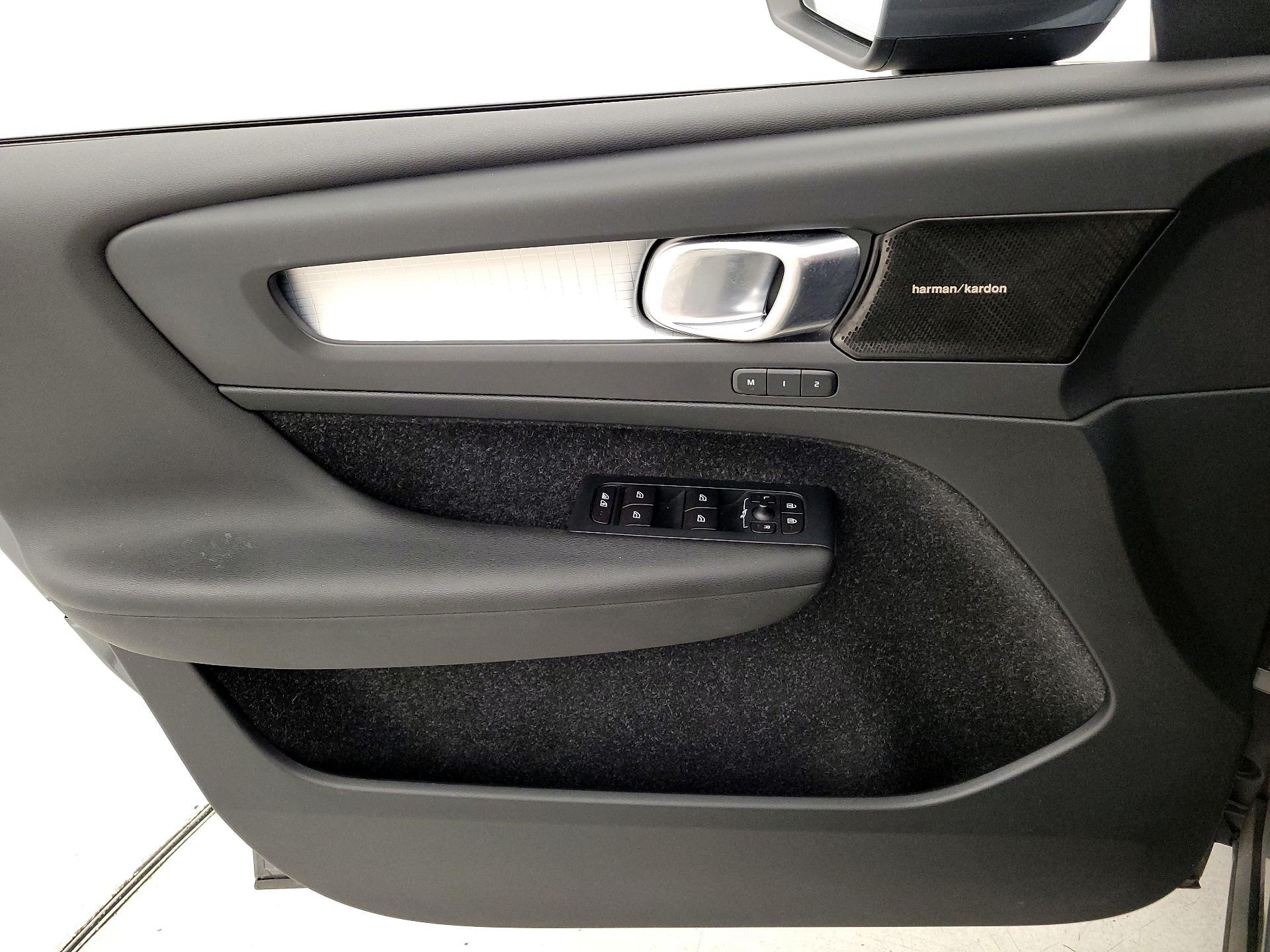 Thumbnail: 2019 Volvo XC40 - 12