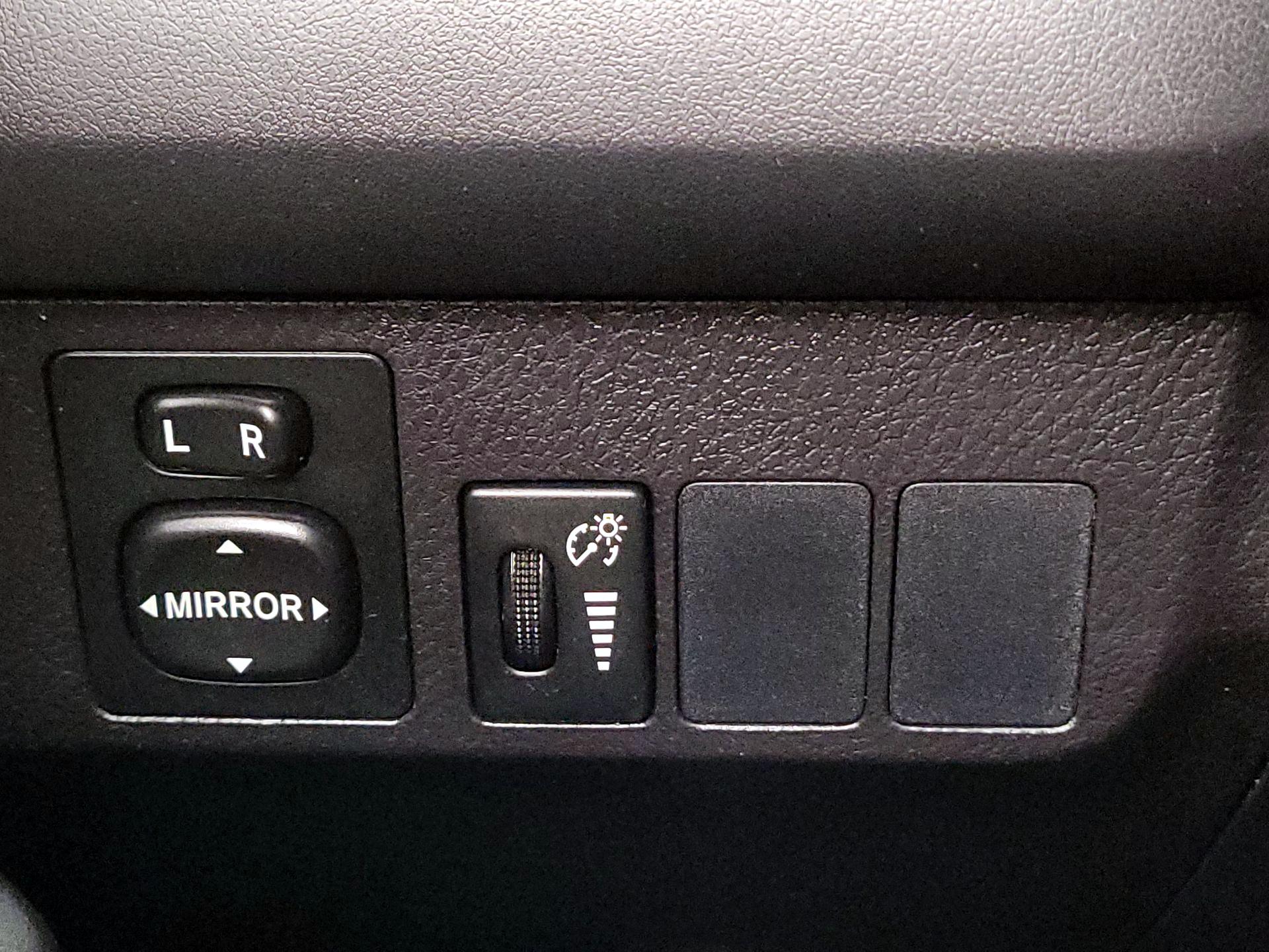 Thumbnail: 2016 Toyota RAV4 - 13