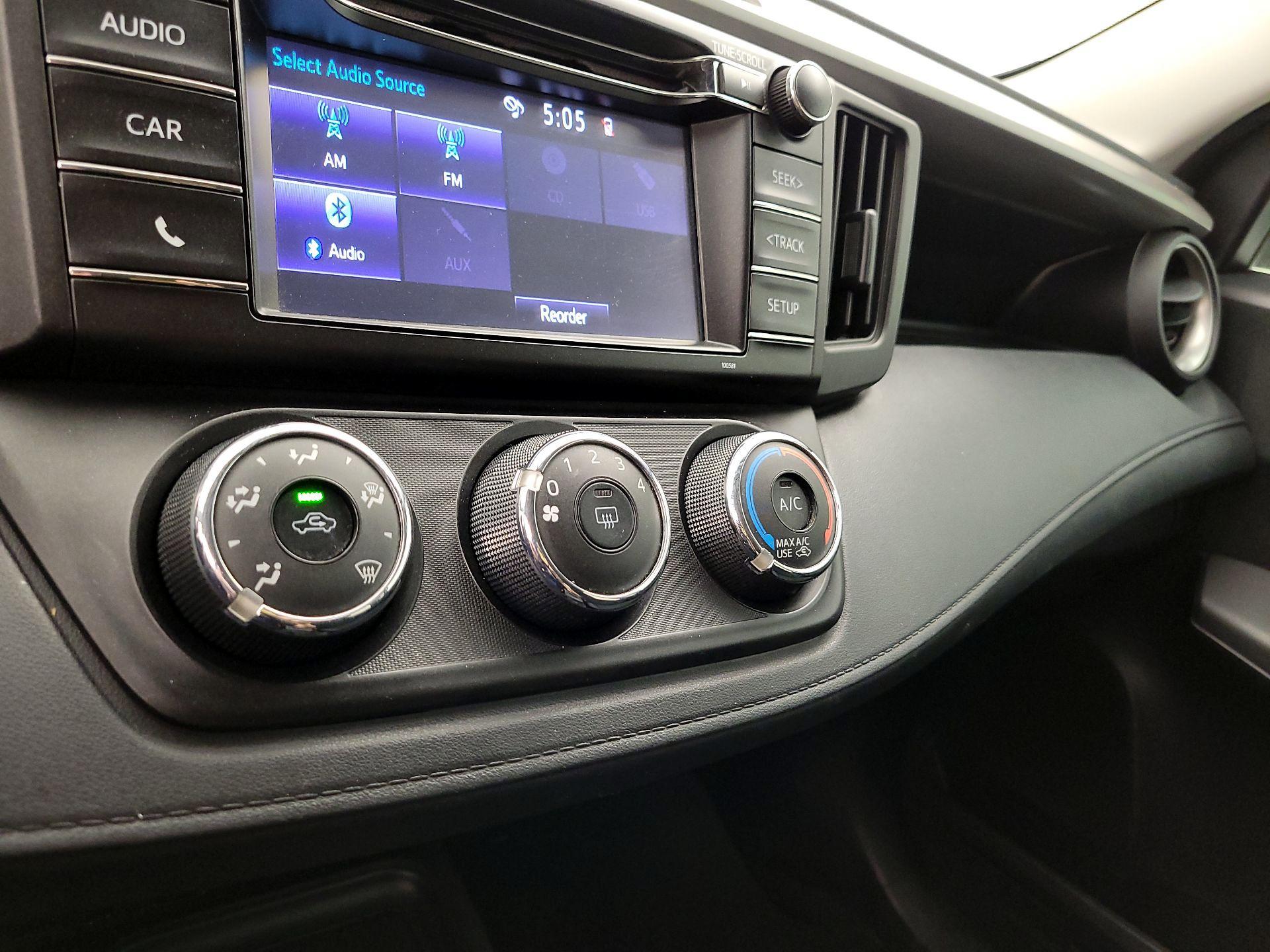 Thumbnail: 2016 Toyota RAV4 - 16