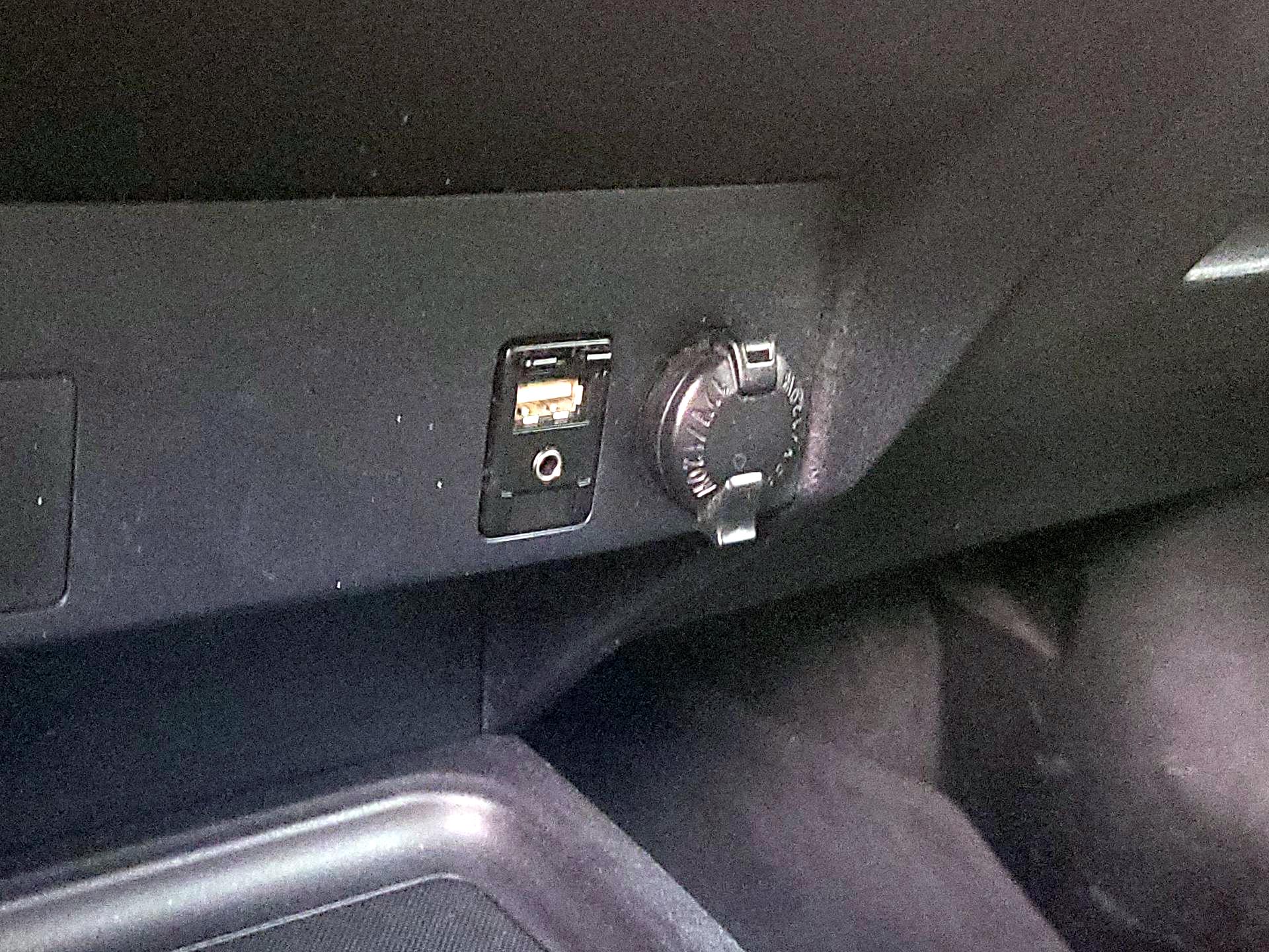 Thumbnail: 2016 Toyota RAV4 - 18