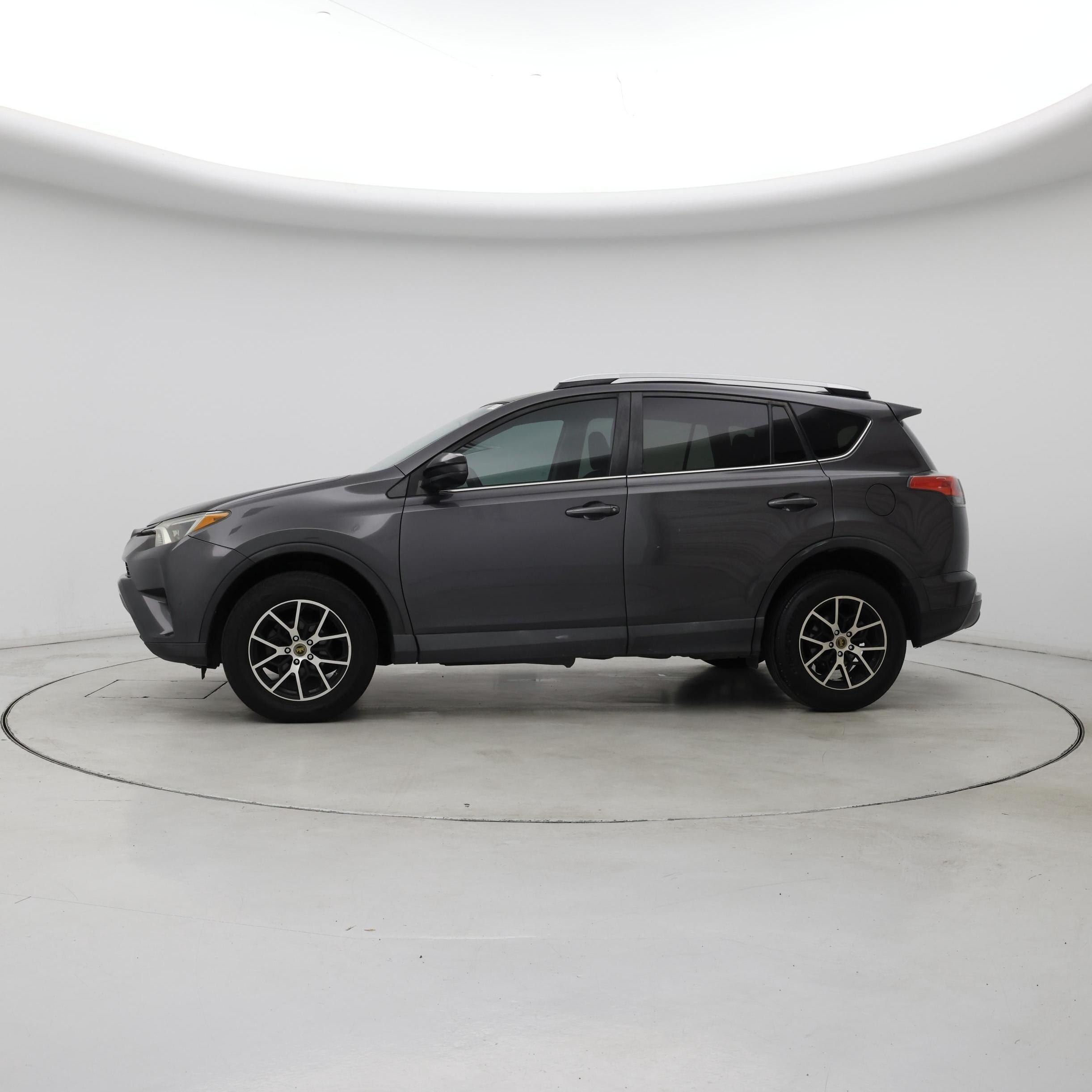 Thumbnail: 2016 Toyota RAV4 - 3