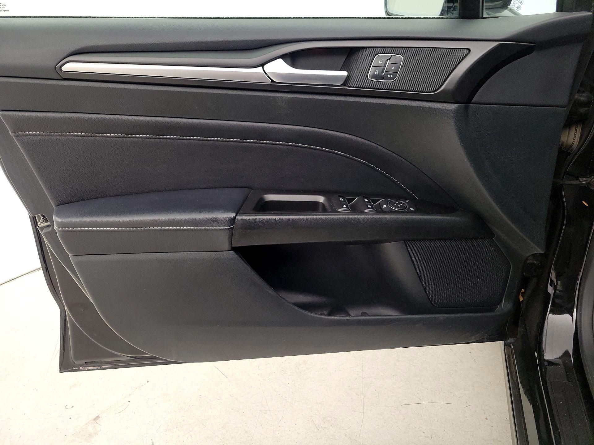 Thumbnail: 2017 Ford Fusion - 12