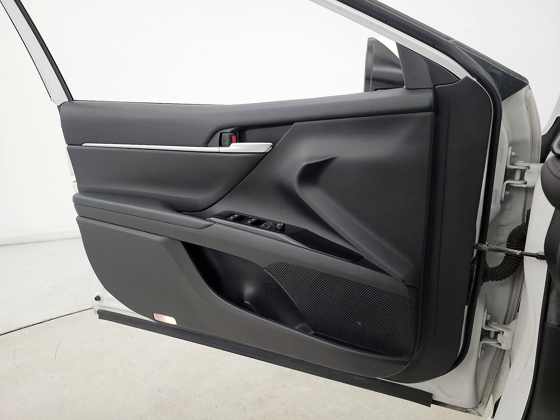 Thumbnail: 2019 Toyota Camry - 12