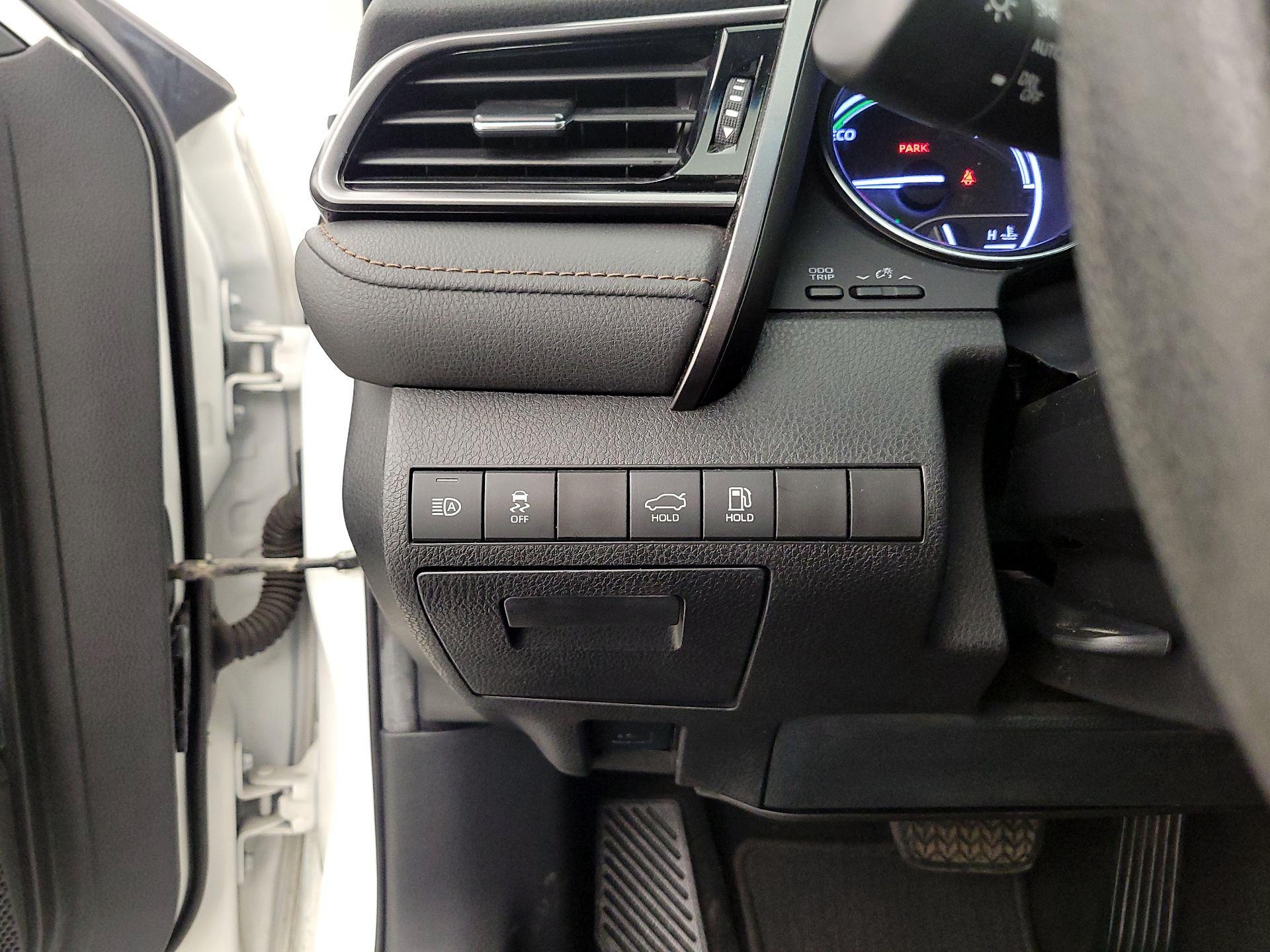 Thumbnail: 2019 Toyota Camry - 13