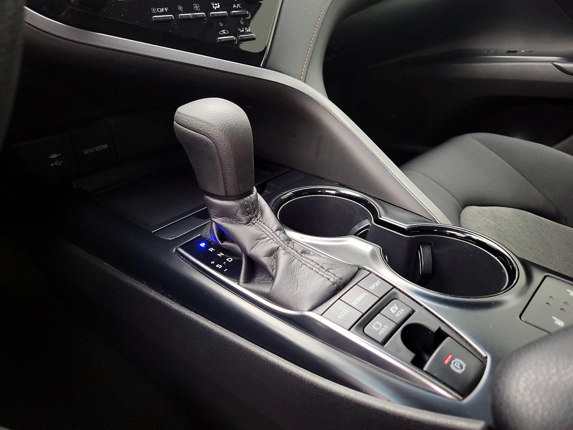 Thumbnail: 2019 Toyota Camry - 17