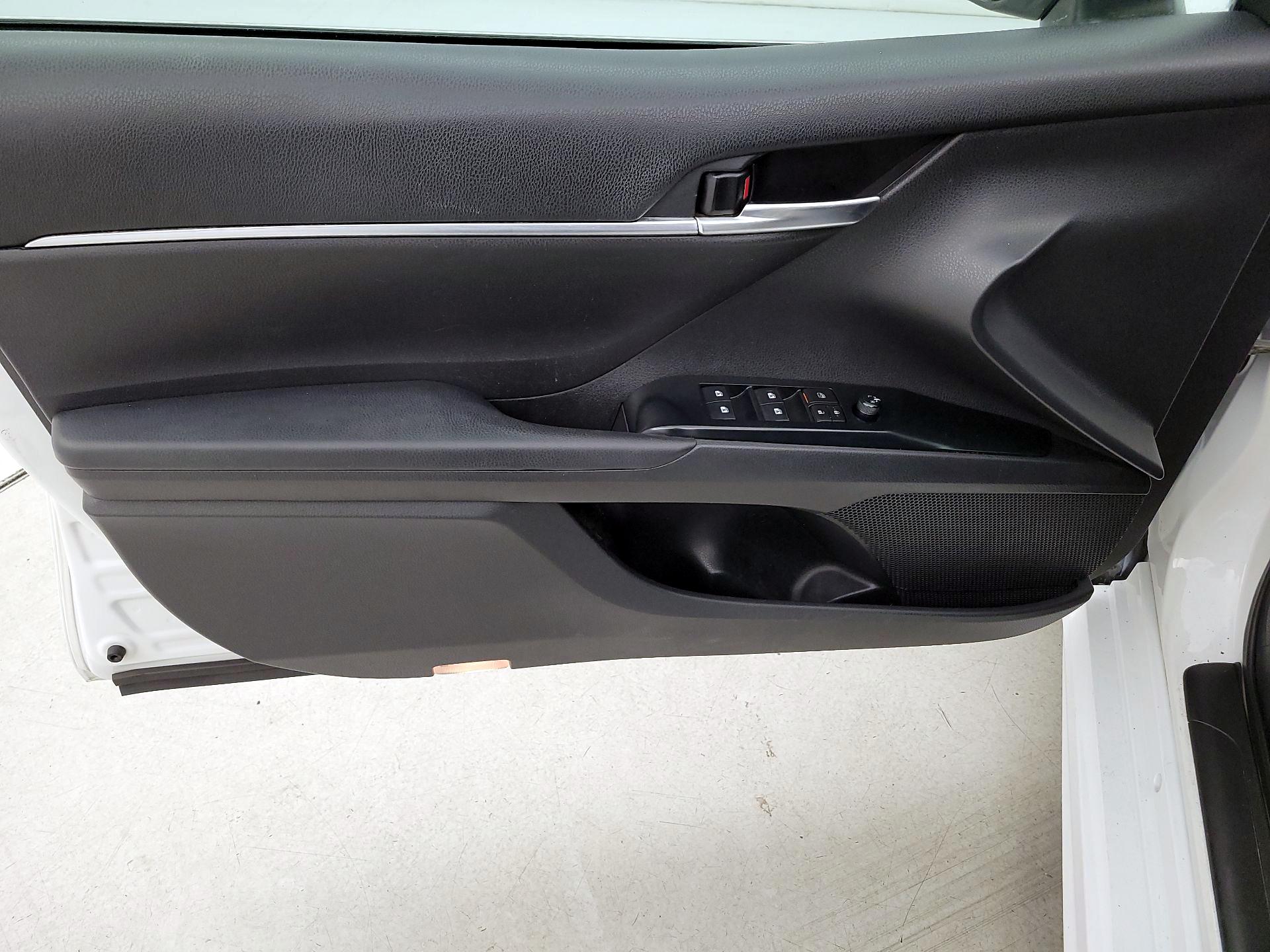 Thumbnail: 2019 Toyota Camry - 12