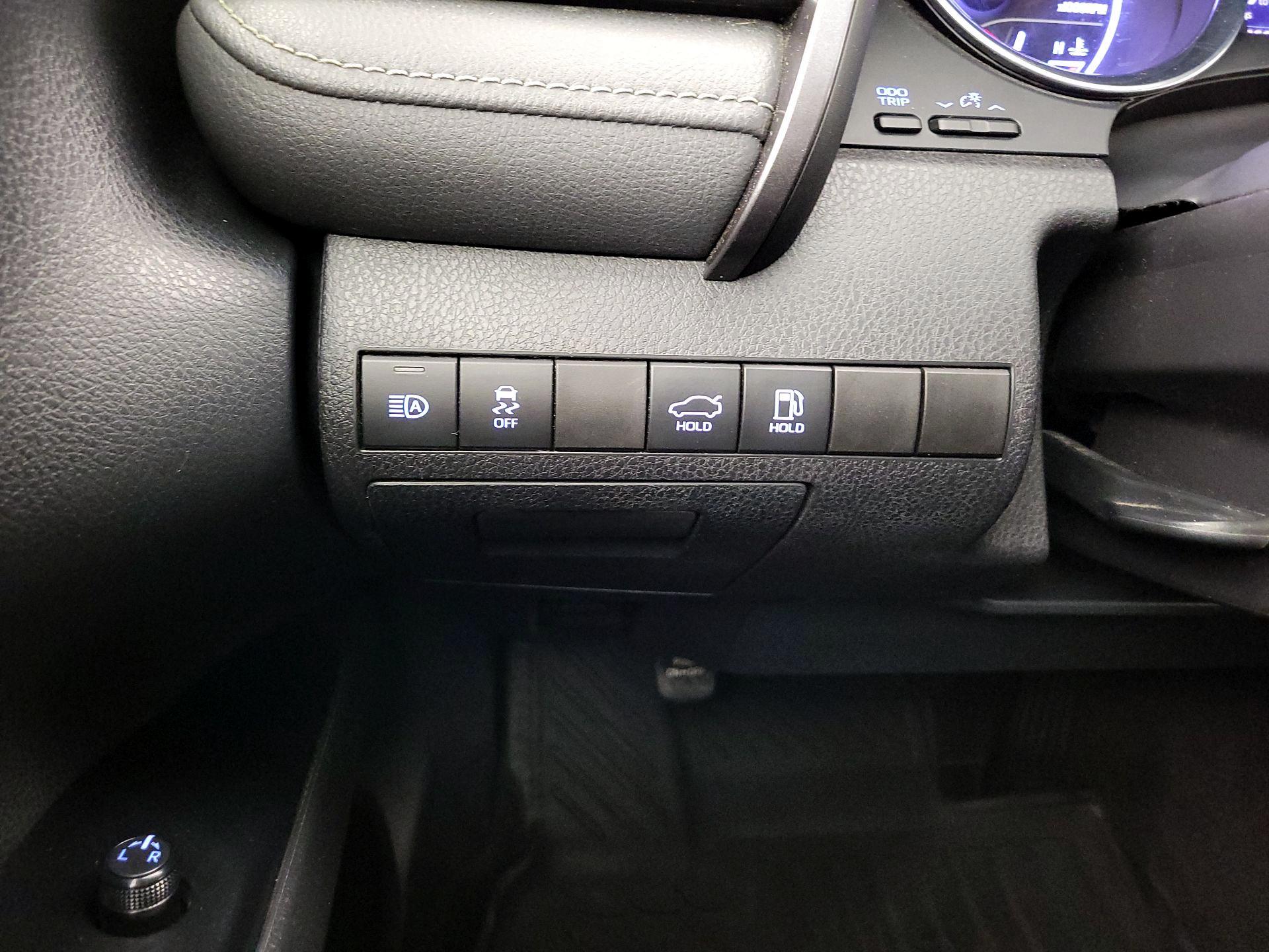 Thumbnail: 2019 Toyota Camry - 13