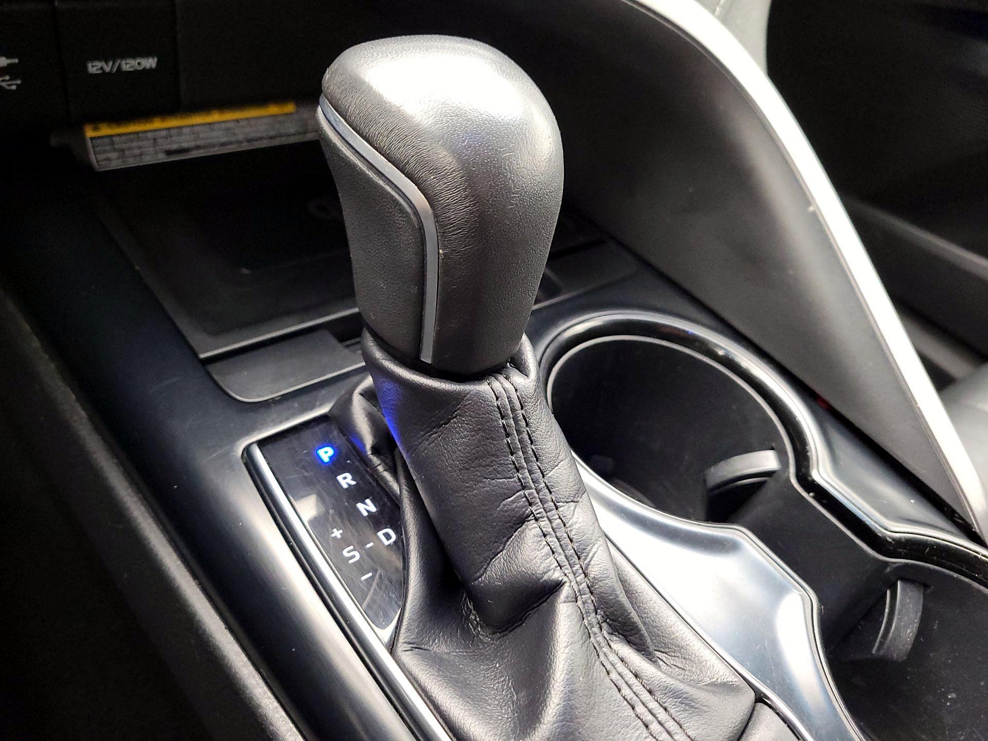 Thumbnail: 2019 Toyota Camry - 17