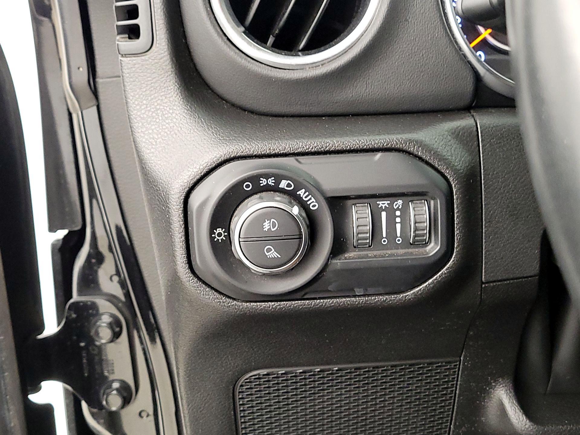 Thumbnail: 2022 Jeep Gladiator - 13