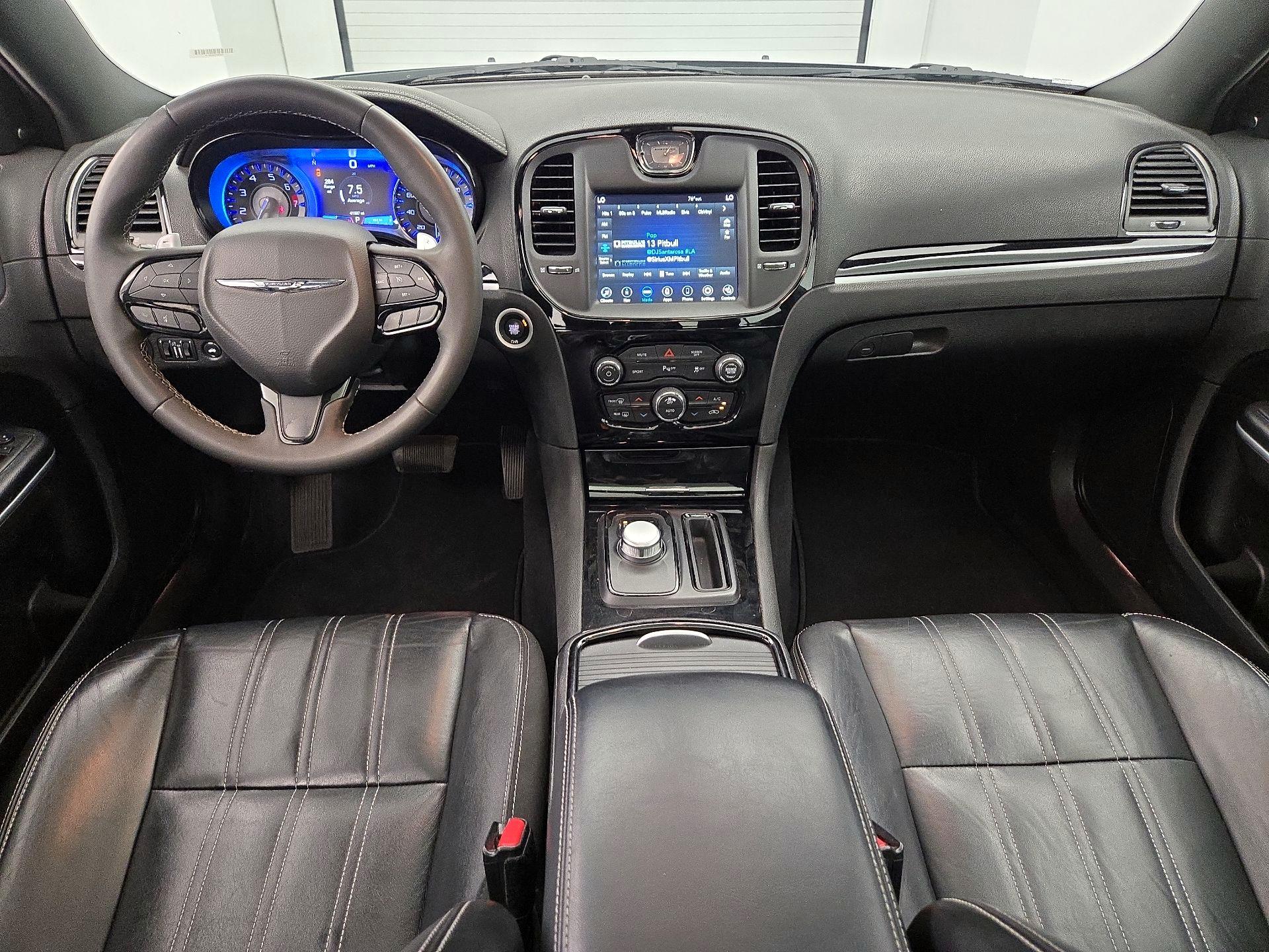 Thumbnail: 2023 Chrysler 300 - 9