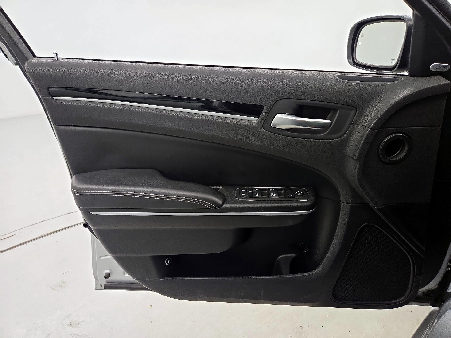 Thumbnail: 2023 Chrysler 300 - 12