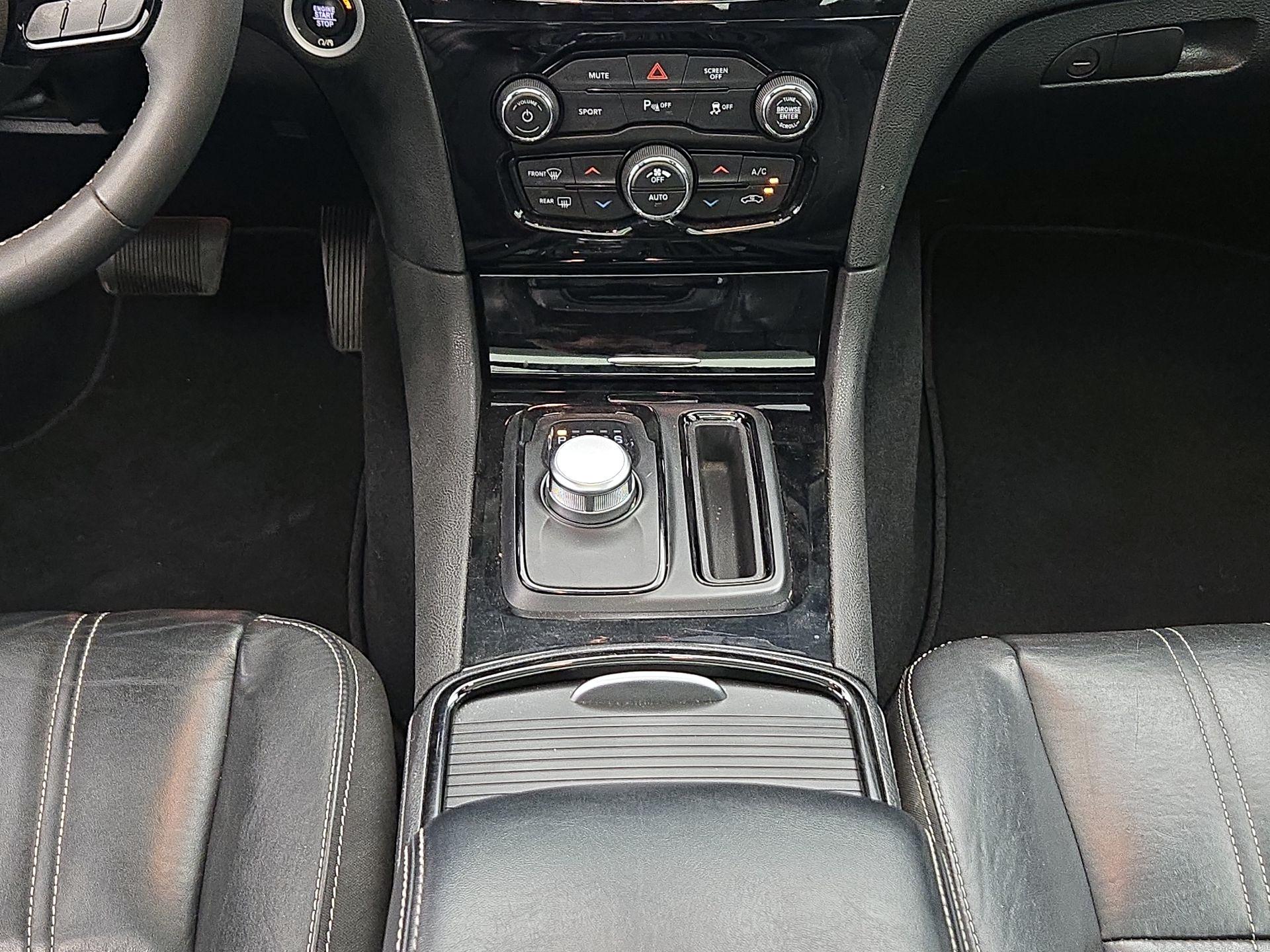 Thumbnail: 2023 Chrysler 300 - 18