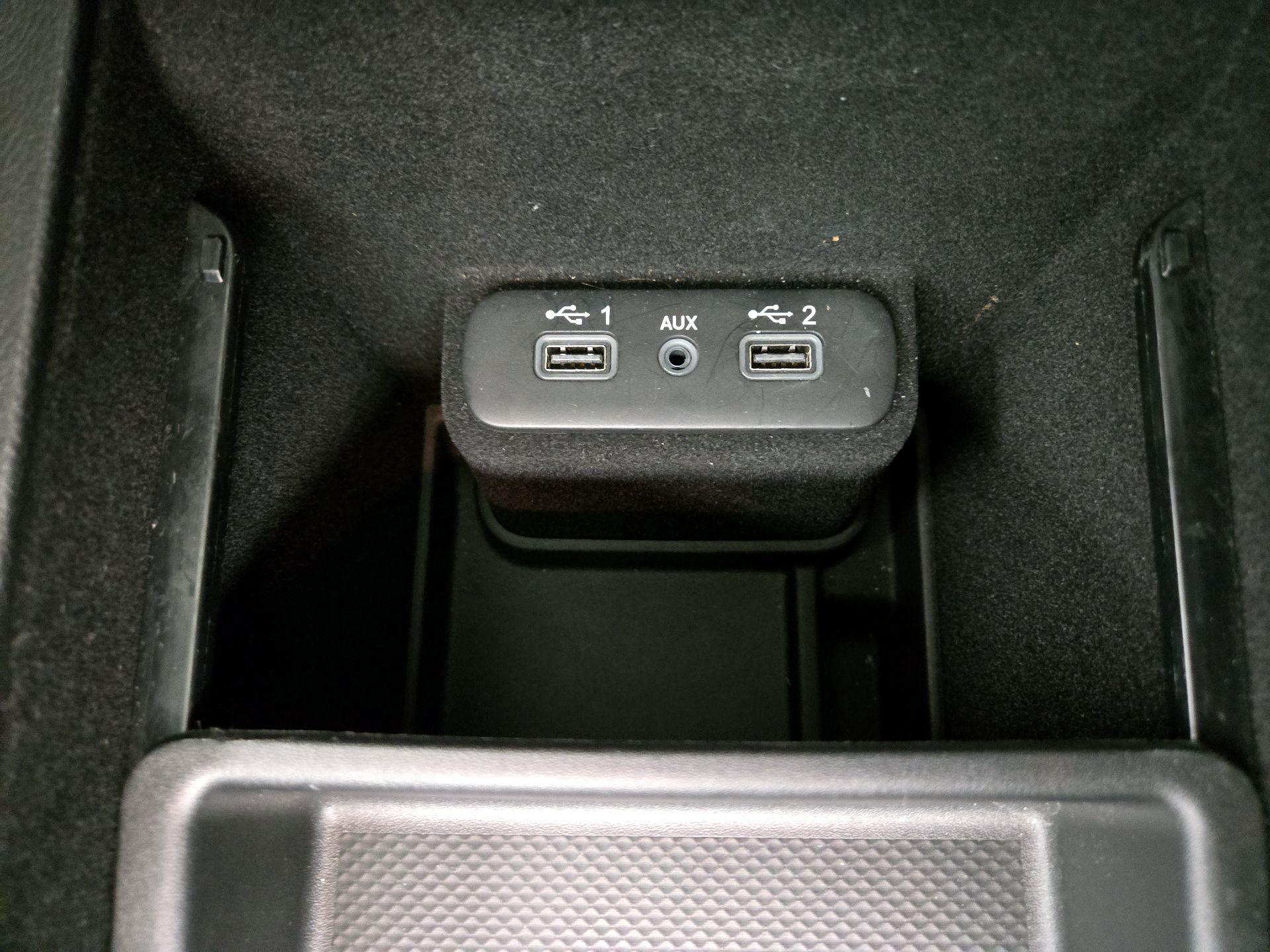 Thumbnail: 2023 Chrysler 300 - 19