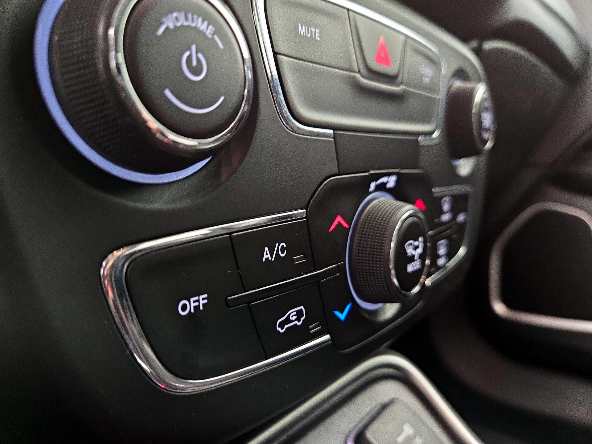 Thumbnail: 2020 Jeep Compass - 16