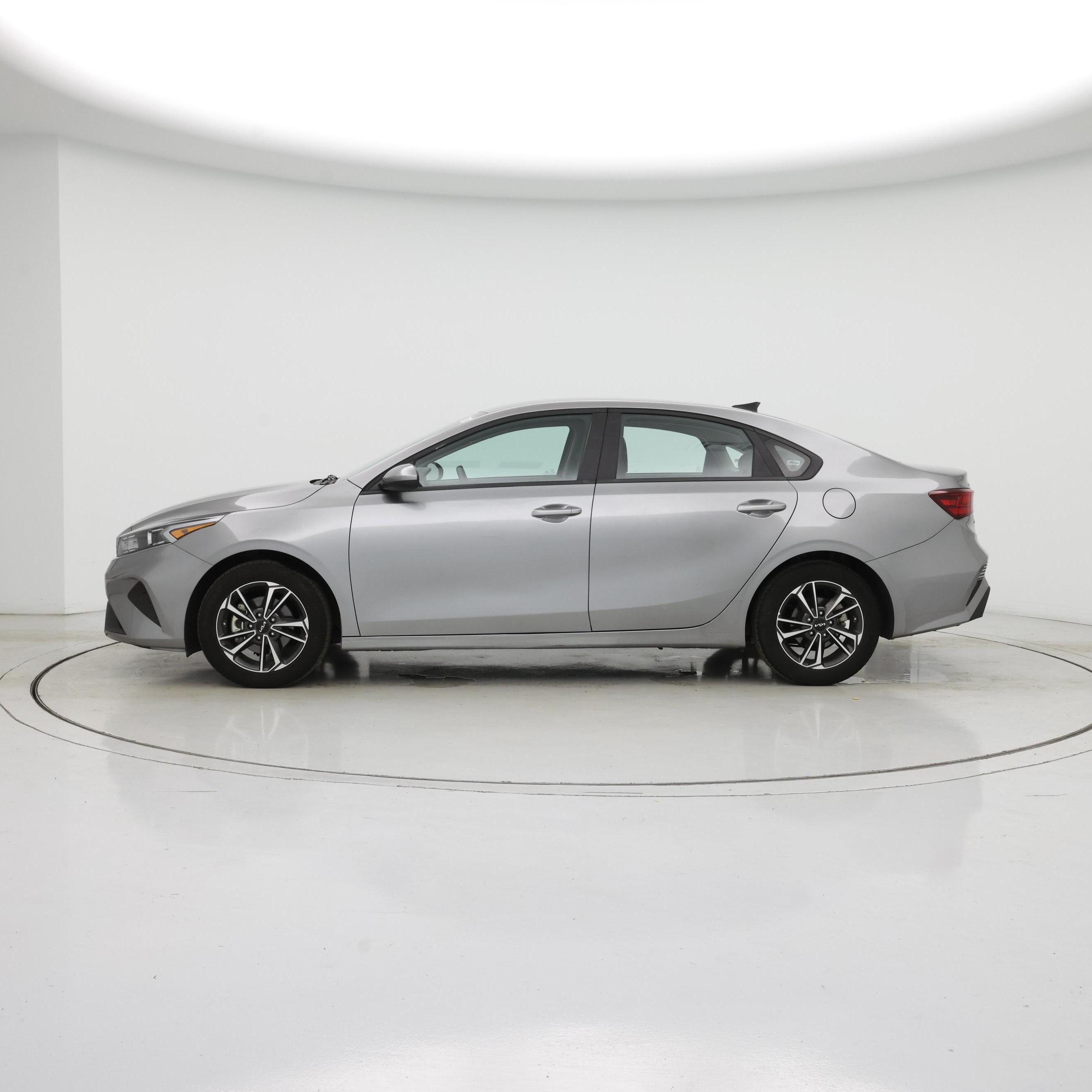 Thumbnail: 2024 Kia Forte - 3