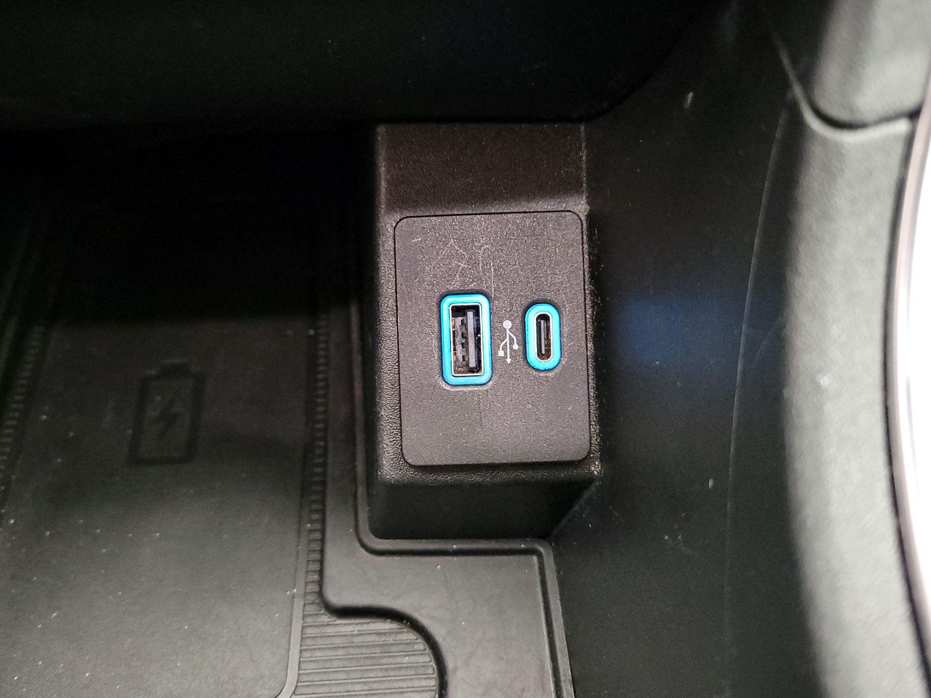 Thumbnail: 2022 Ford Edge - 18