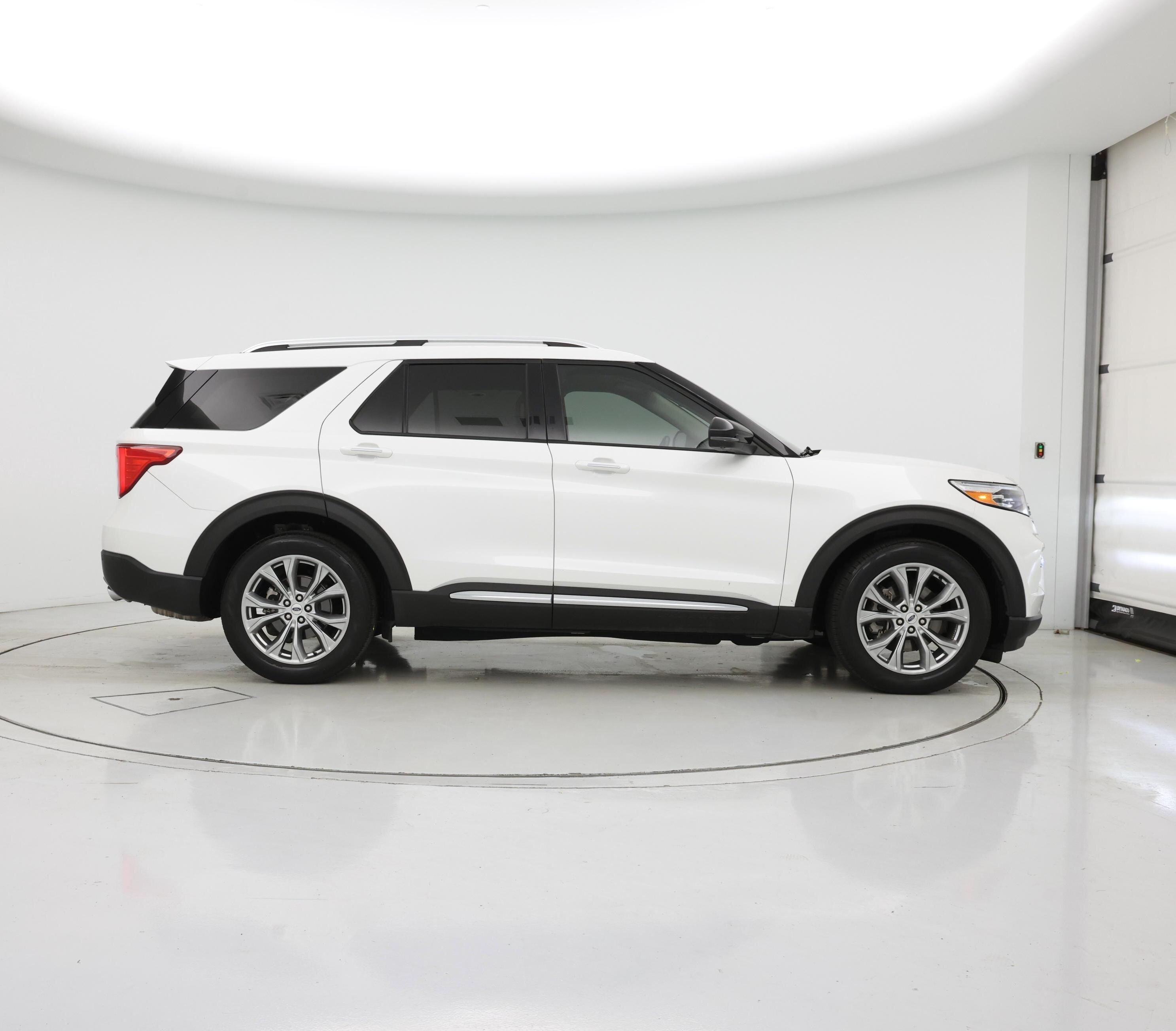 Thumbnail: 2022 Ford Explorer - 7