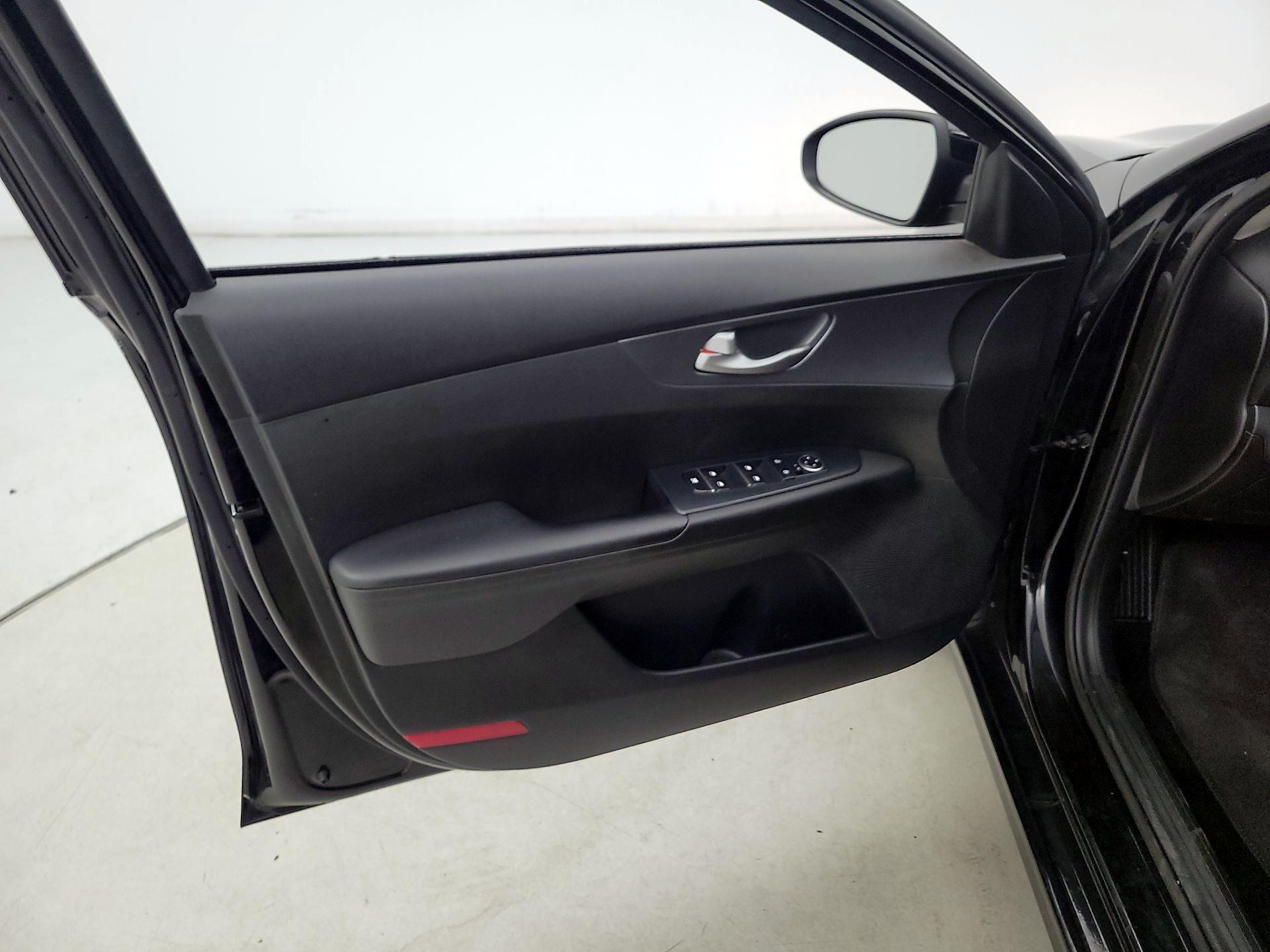 Thumbnail: 2020 Kia Forte - 12